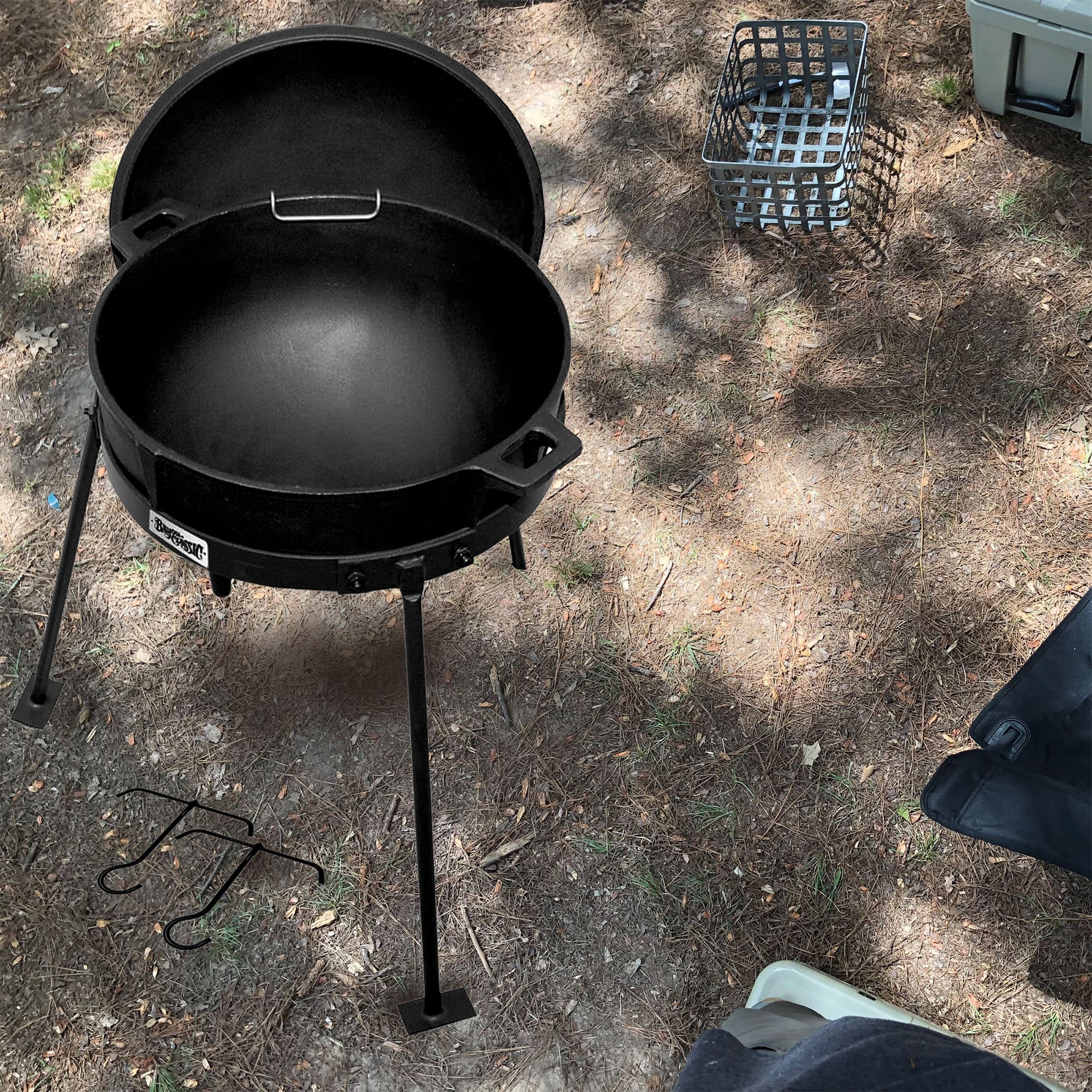 Bayou 5 Gallon Seasoned Cast Iron Jambalaya Cooking Pot, Lid, & Steel Stand Set