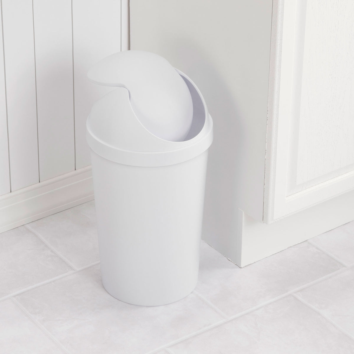 Sterilite 10838006 3 Gallon Round Swing Top Plastic Wastebasket, White (Open Box)