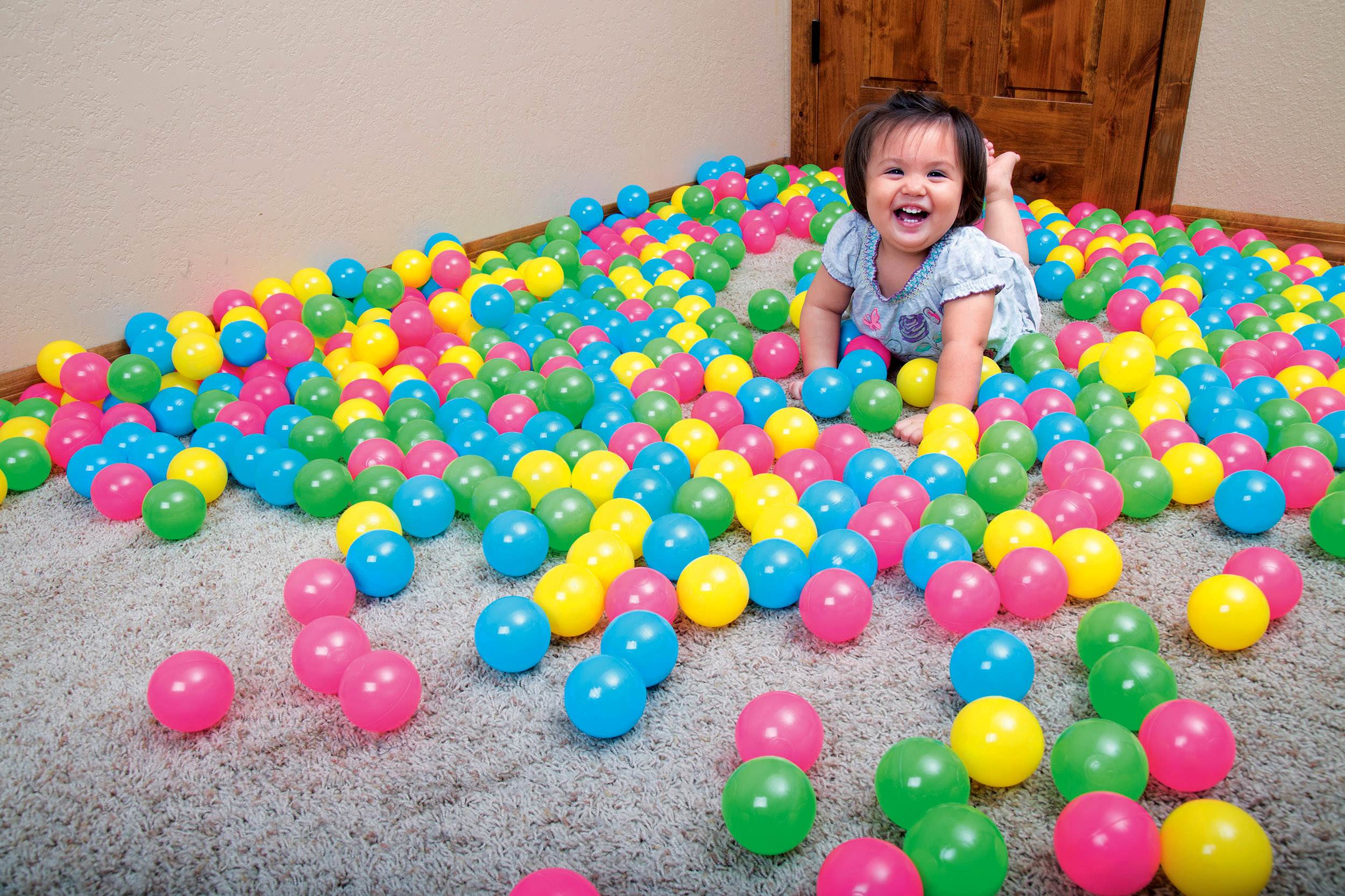 Bestway 93510E Plastic Play Balls for Kids 12 Months to 5 Years Old (200 Count)