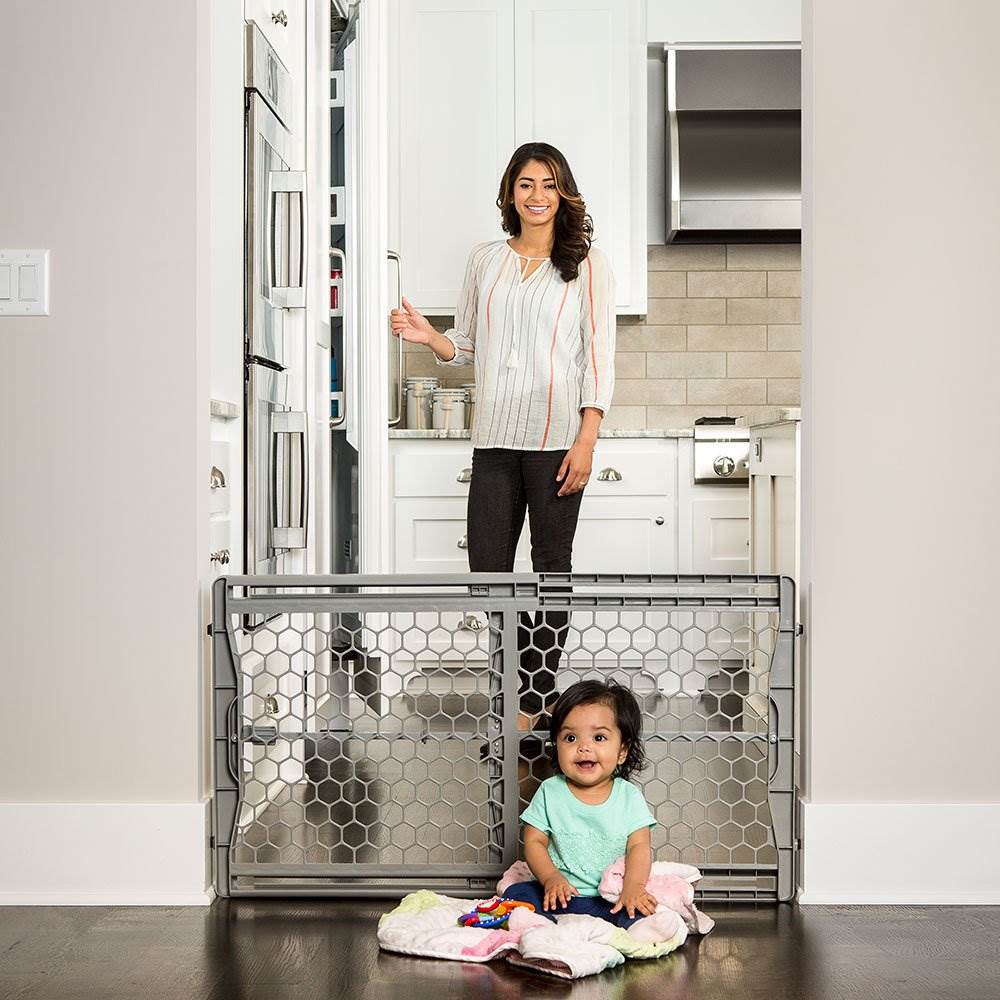 Regalo Plastic Expandable Easy Set Up 23" Tall Baby & Pet Safety Gate (2 Pack)