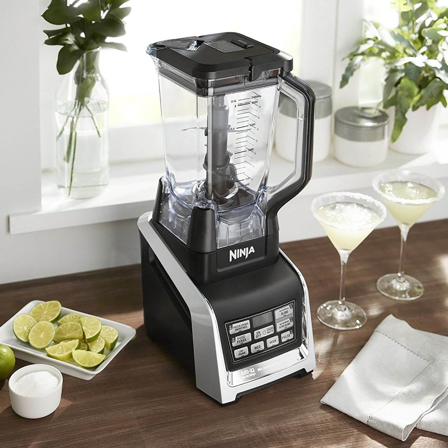 Ninja 1500 Watt 72 Ounce Auto-iQ Duo Blender & Cups with Recipe Guide