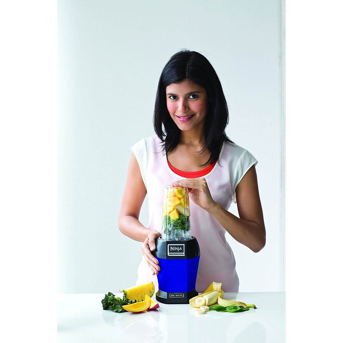 Nutri Ninja 900W Pro Smoothie Blender with Nutri Ninja Cups and 100 Recipe Book