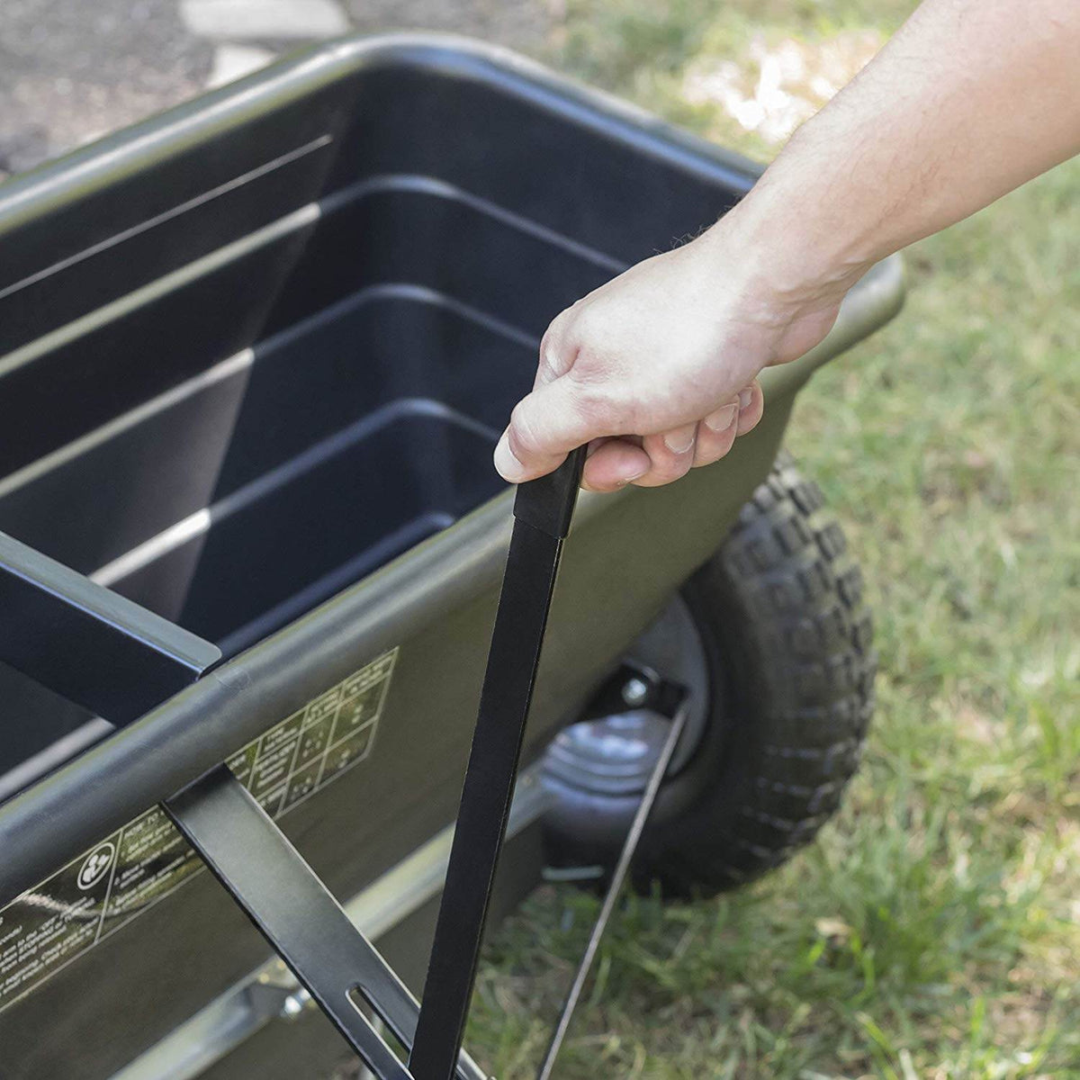 Agri-fab 175 Pound Capacity Tow Drop Spreader Rustproof (Open Box)