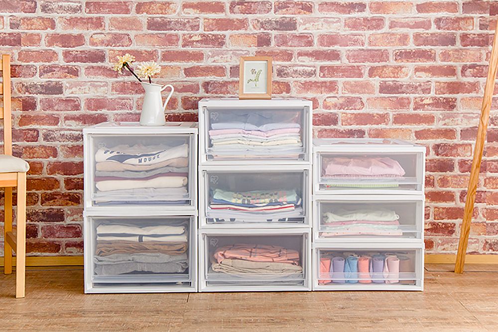IRIS 30 Quart Stackable Plastic Storage Chest Drawer Bin, White (3 Pack) (Used)