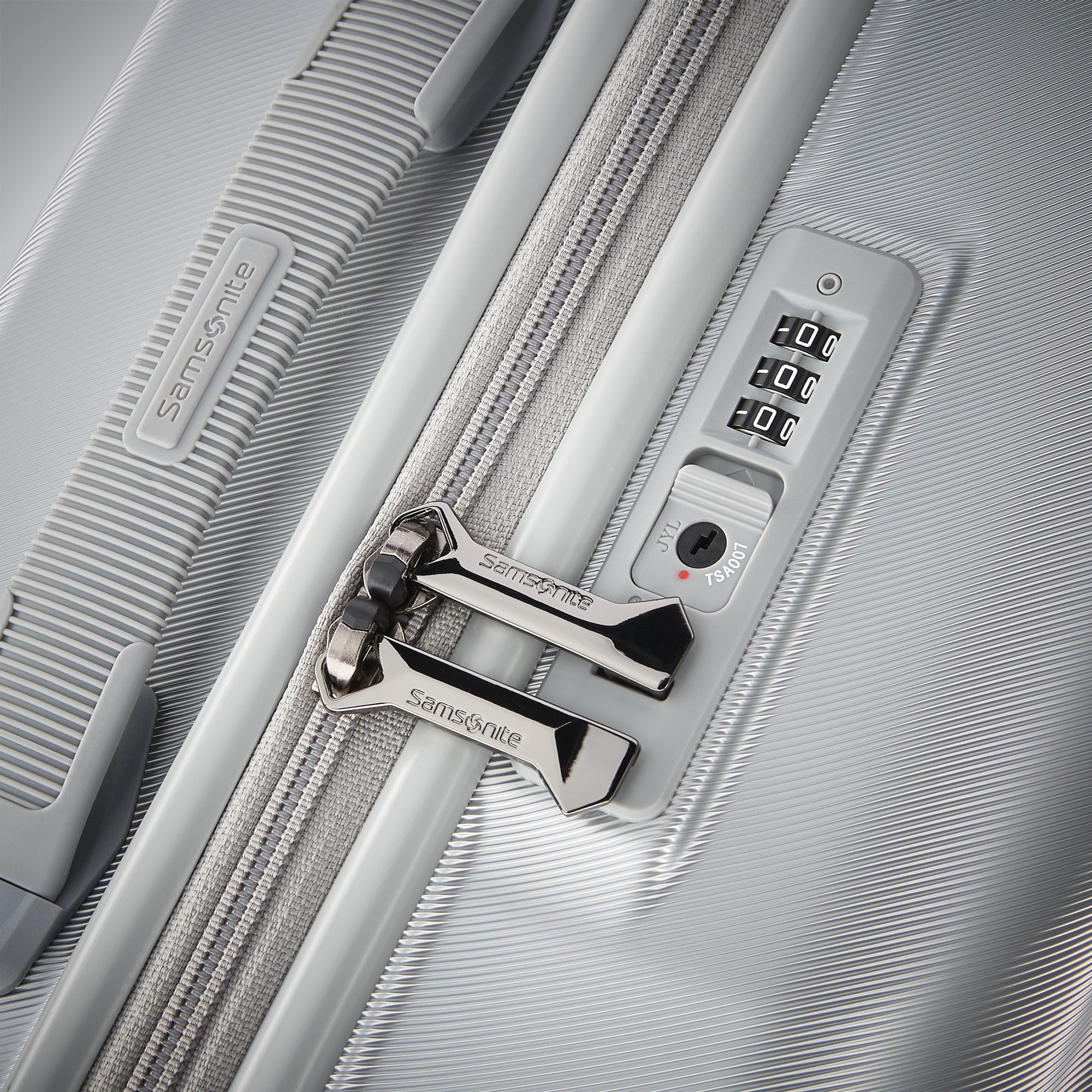 Samsonite Xcalibur XBT Spinner Hard Side Travel Carry On Suitcase (Open Box) - VMInnovations