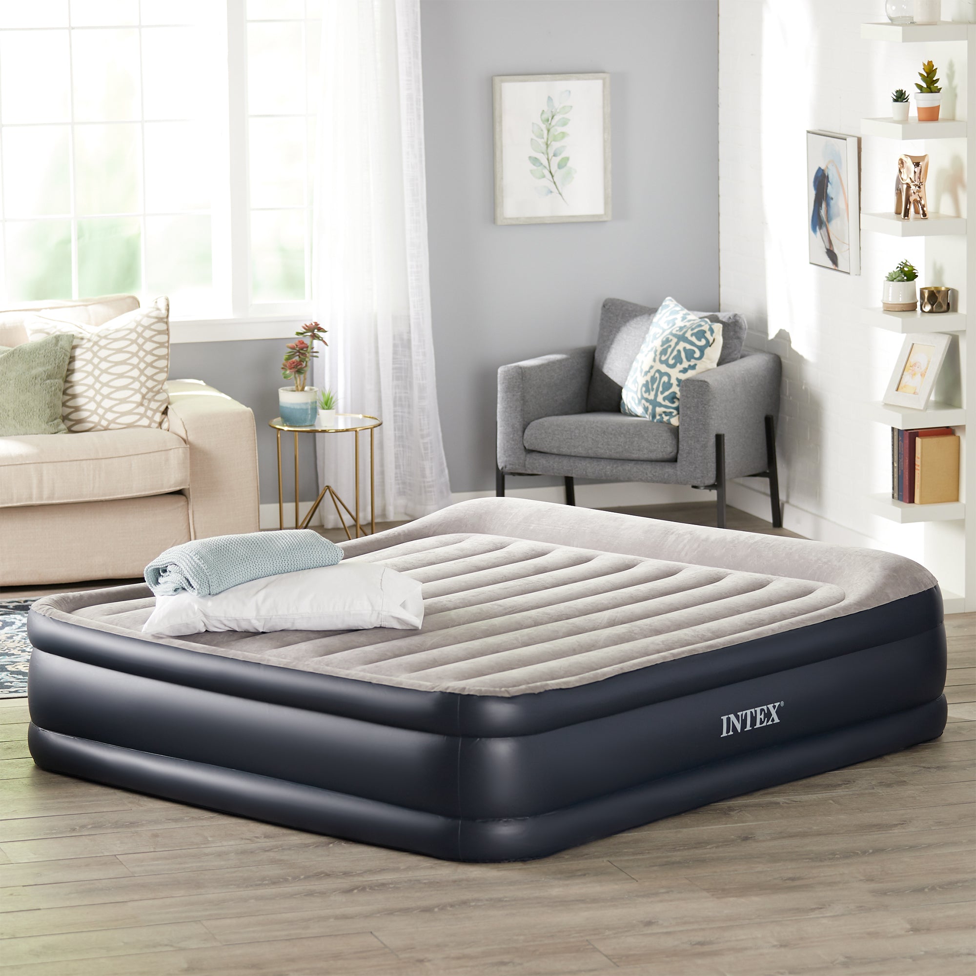 Intex 16.5 Inch Deluxe Inflatable Air Mattress w/ Built In Pump, King (Open Box)