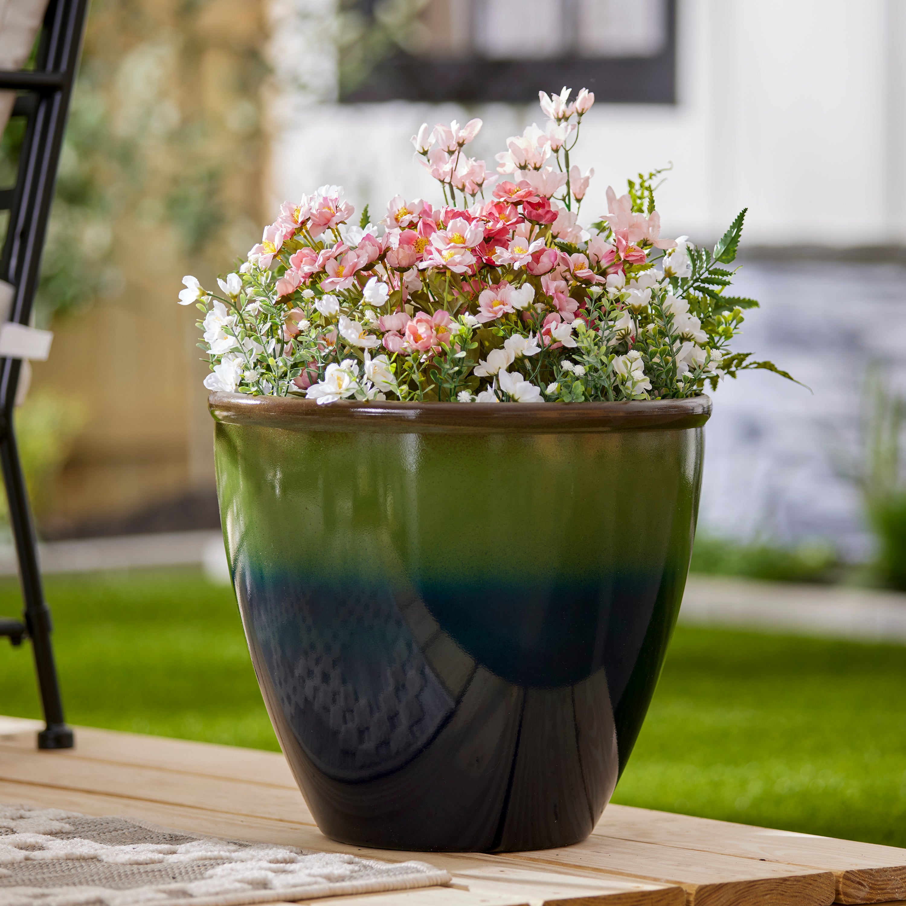 Suncast Seneca 16" Ombre Resin Plant Flower Planter Pot, Green/Blue (Open Box)