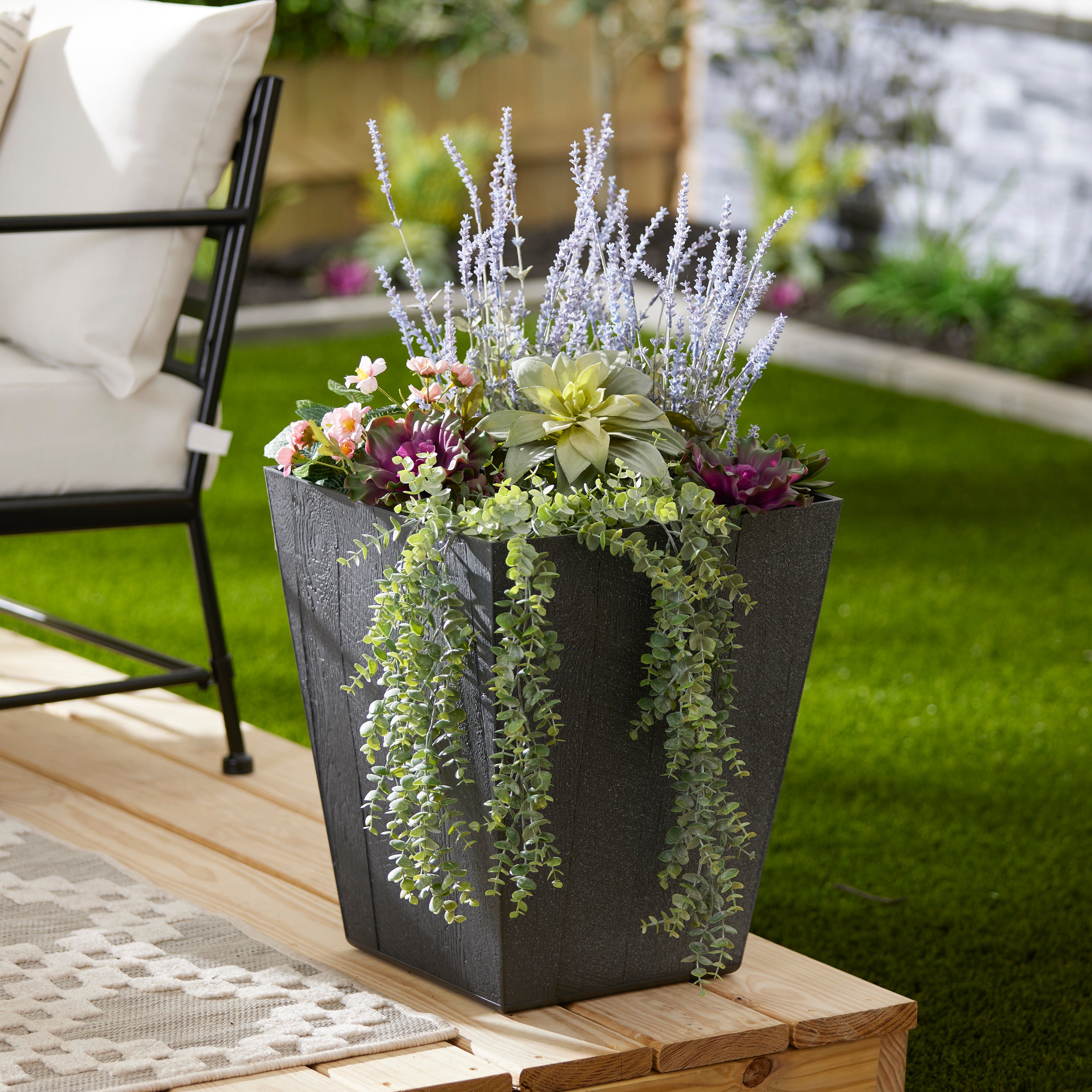 Suncast 16 Inch Farmington Decorative Rustic Wood Finish Garden Planter, Gray - VMInnovations