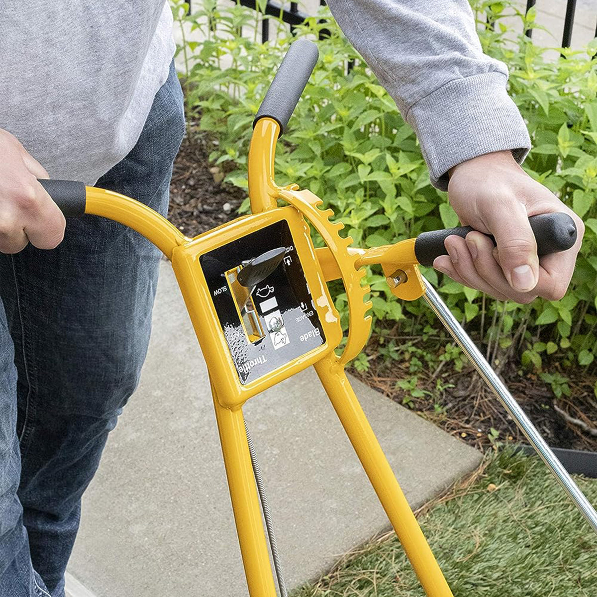 McLane 101-4.75GT-7 9 Inch Gas Walk Behind Lawn Edger, 5.50 Gross Torque Engine