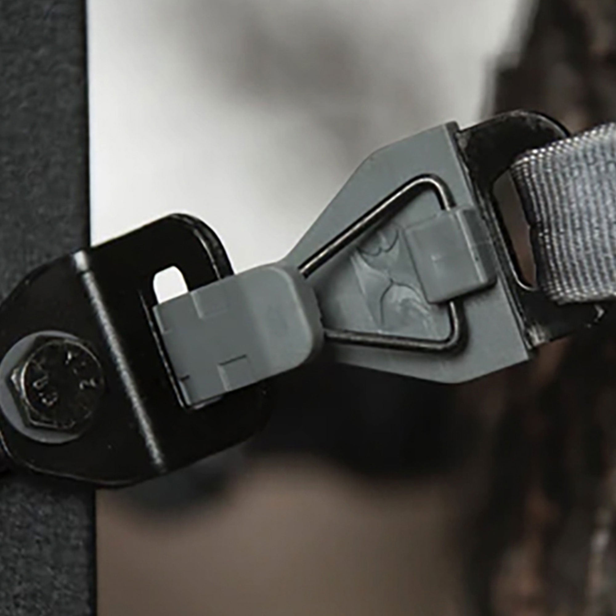Hawk COMBAT Steel Hang-On Hunting Treestand & Full-Body Safety Harness (Used) - VMInnovations