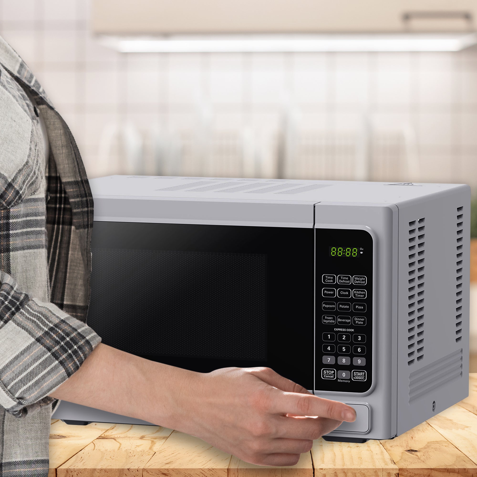 Black+Decker 1000 Watt 1.1 Cubic Feet Countertop Table Microwave Oven (Used) - VMInnovations
