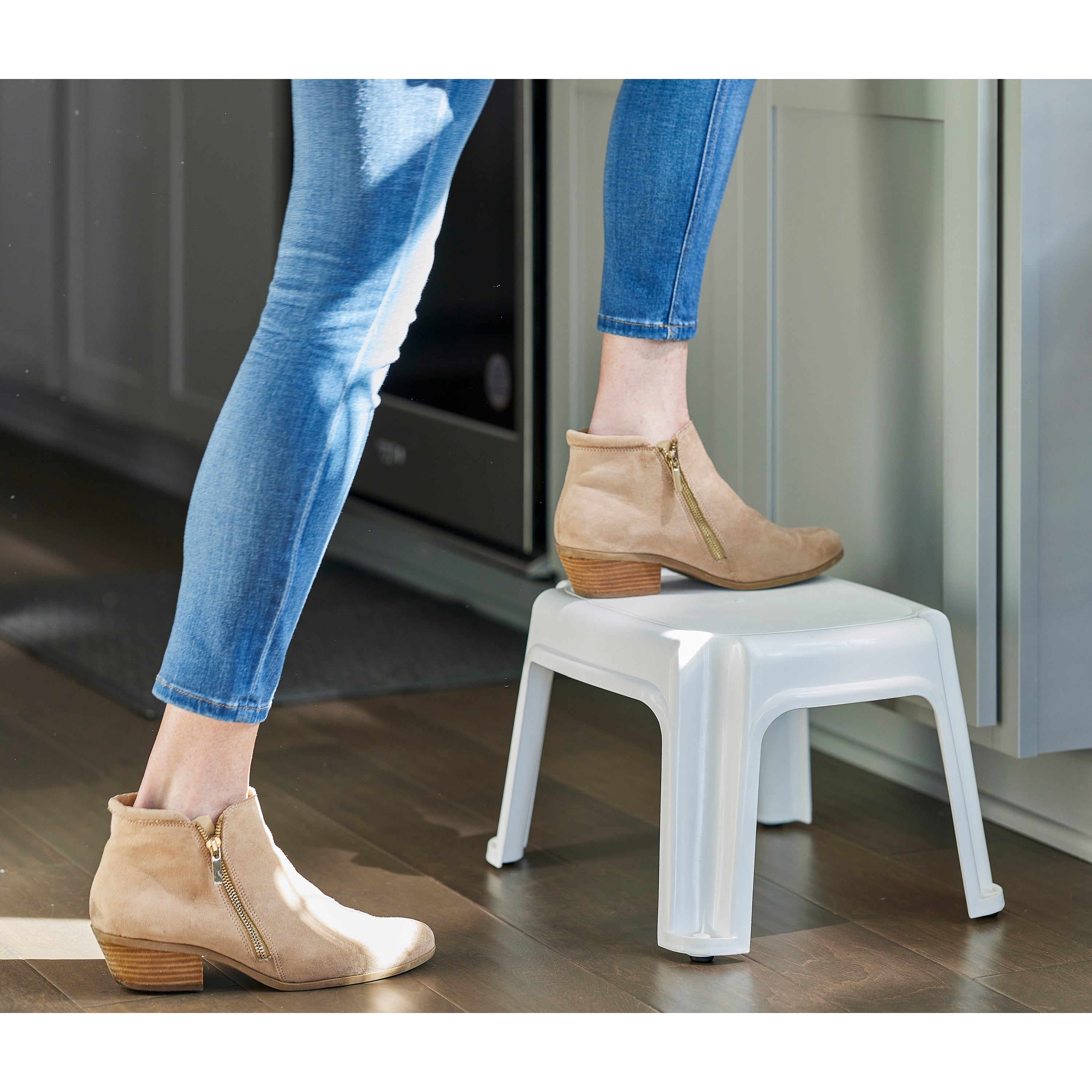 Gracious Living Non Slip 9.5" Rubber 1 Step Home Step Stool, White (Open Box)