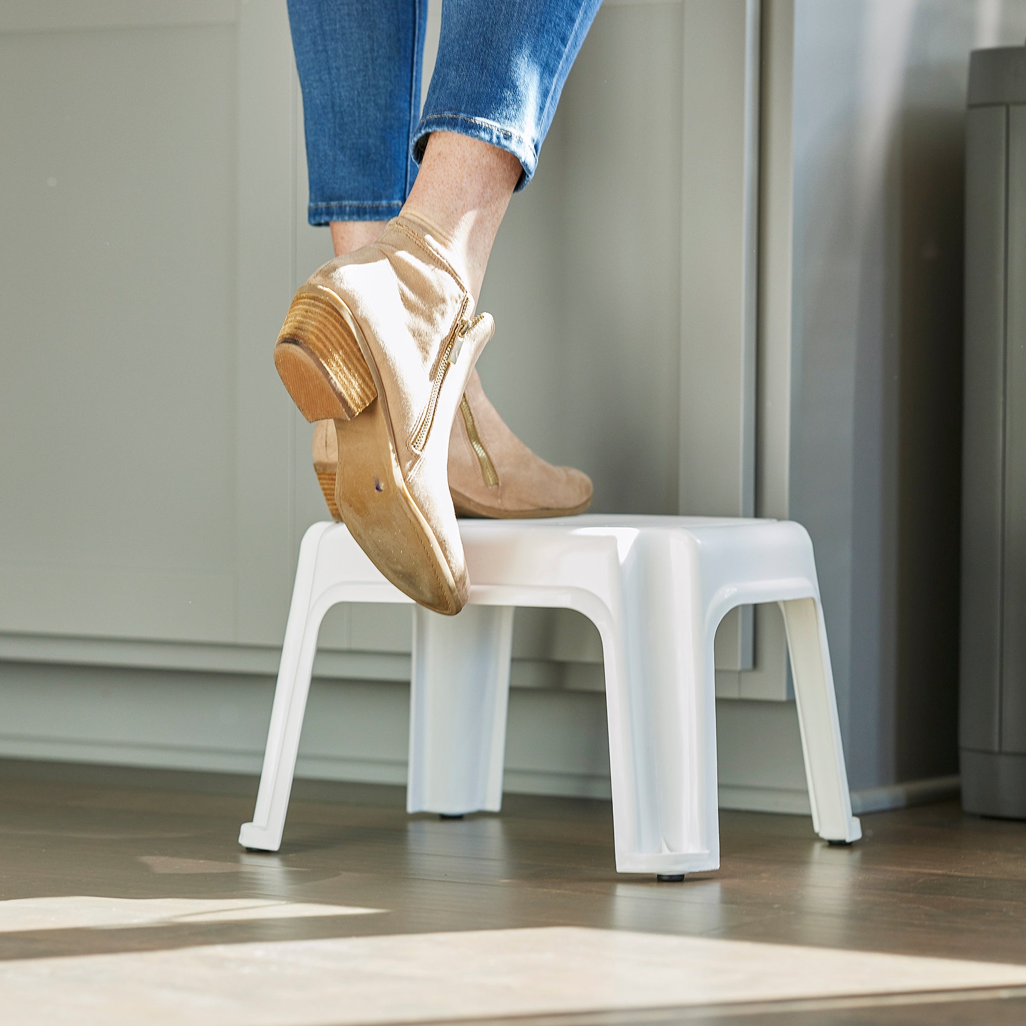 Gracious Living Non Slip 9.5" Rubber 1 Step Home Step Stool, White (Open Box)
