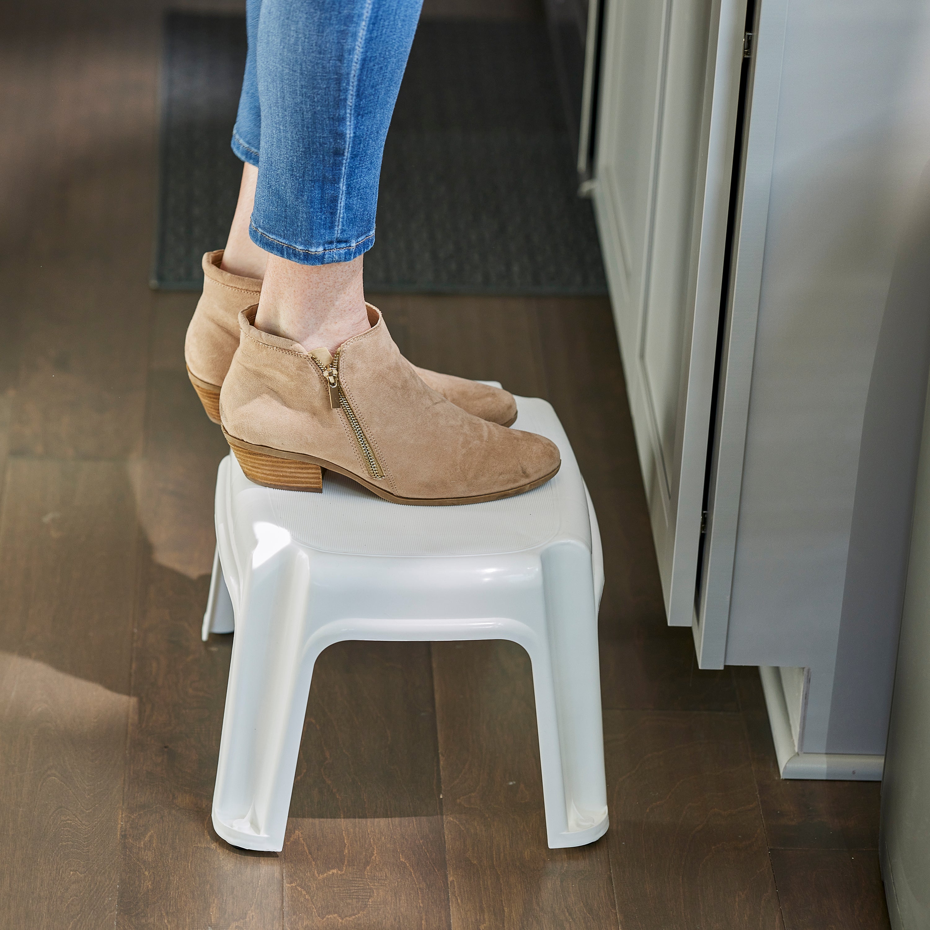 Gracious Living Non Slip 9.5" Rubber 1 Step Home Step Stool, White (Open Box)