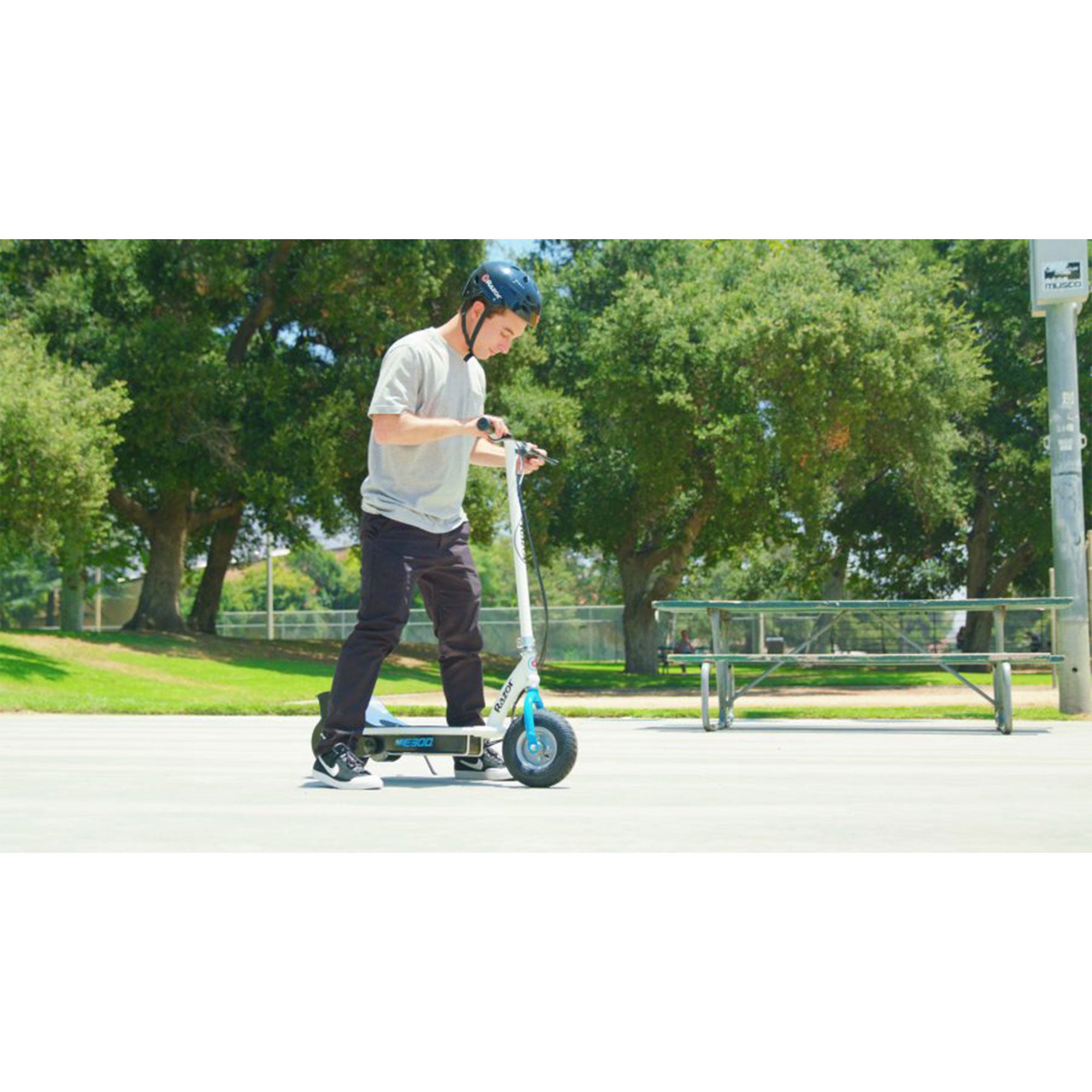 Razor E300 Electric Motorized Scooter | Blue 13113640 (For Parts)