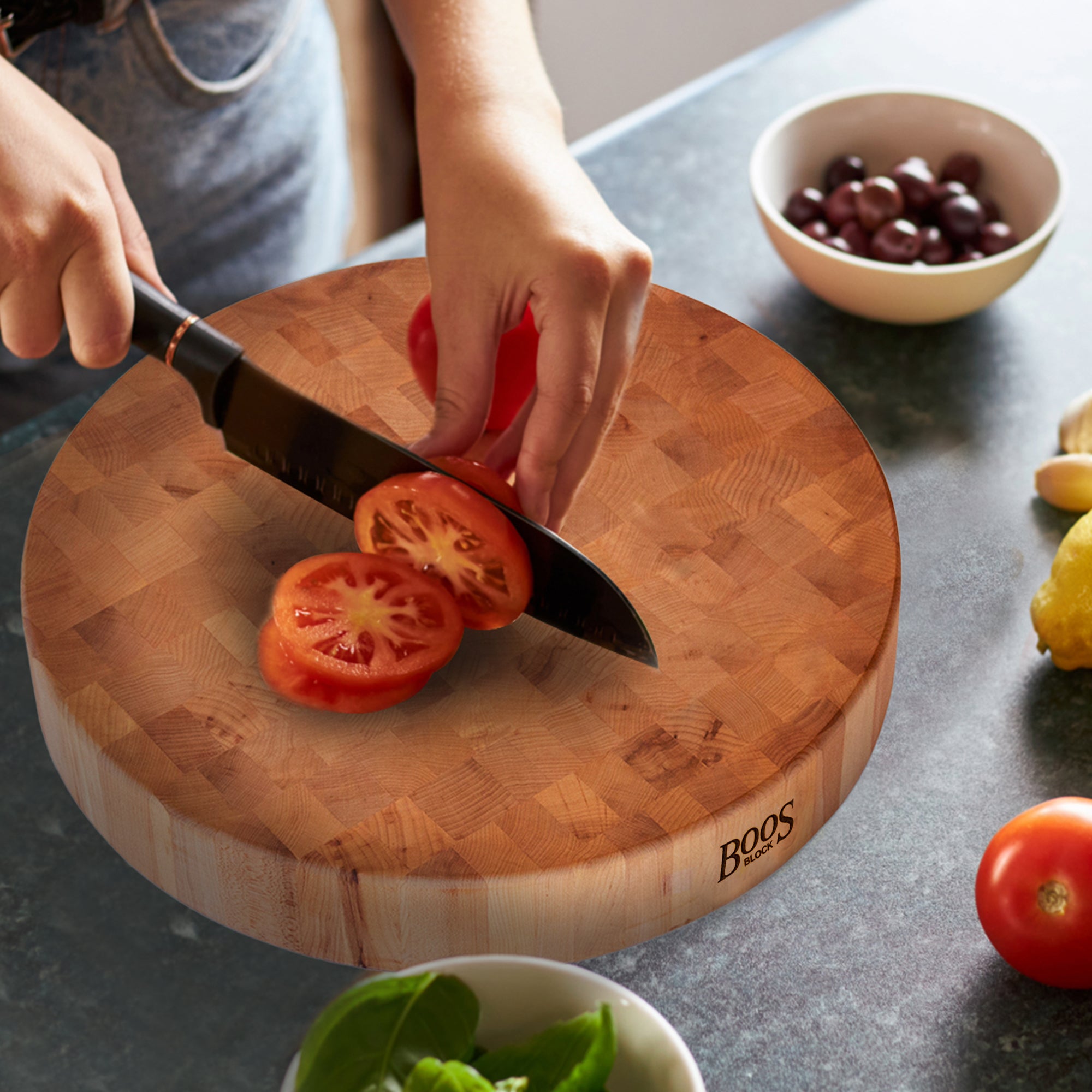 Classic Collection 18 Inch Wood Round Chopping Block, Maple Wood Grain (Used)
