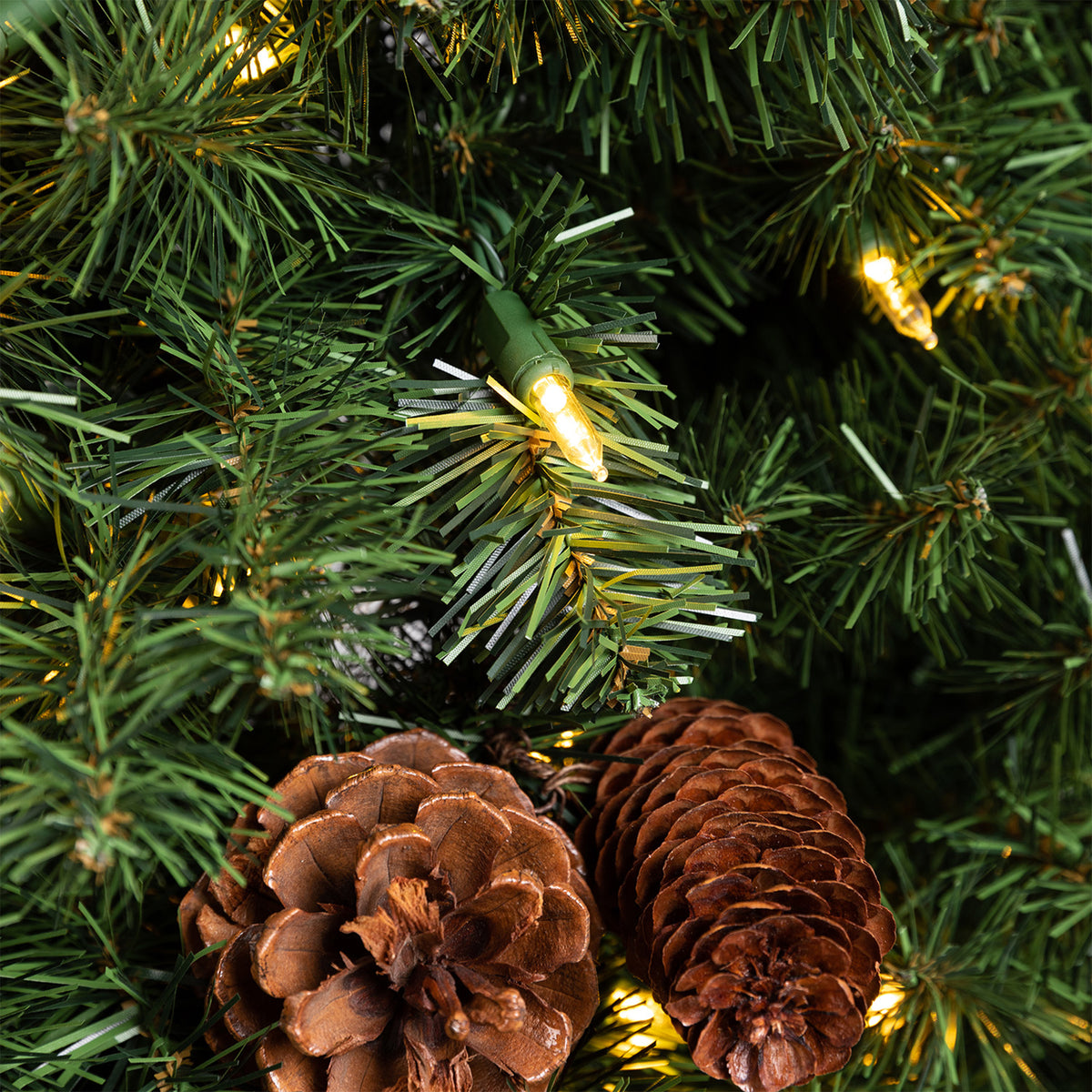 Evergreen Classics 48-Inch Artificial Christmas Wreath Prelit w/ 200 LED Lights