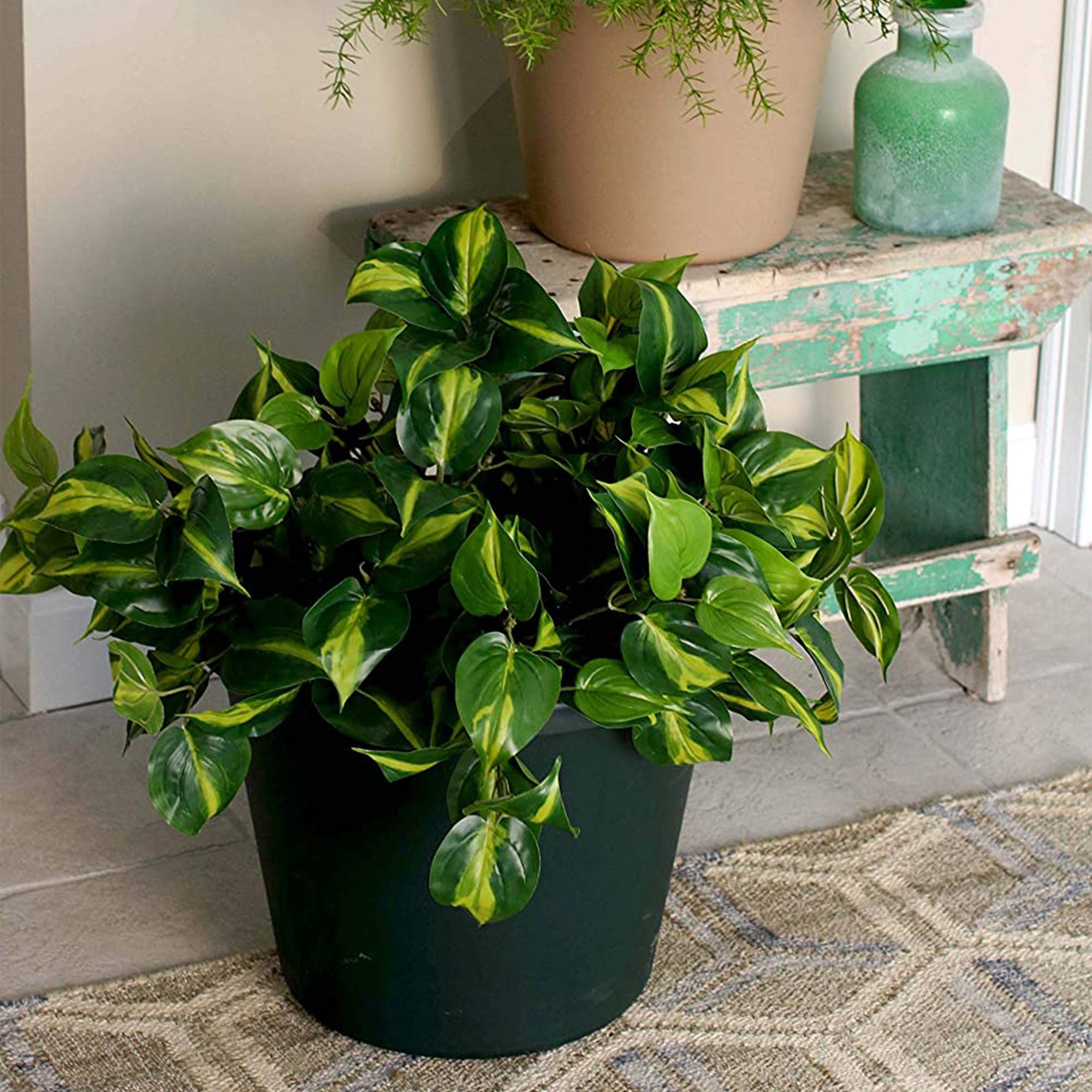 The HC Companies 24 Inch Indoor/Outdoor Classic Flower Pot Planter (Used) - VMInnovations