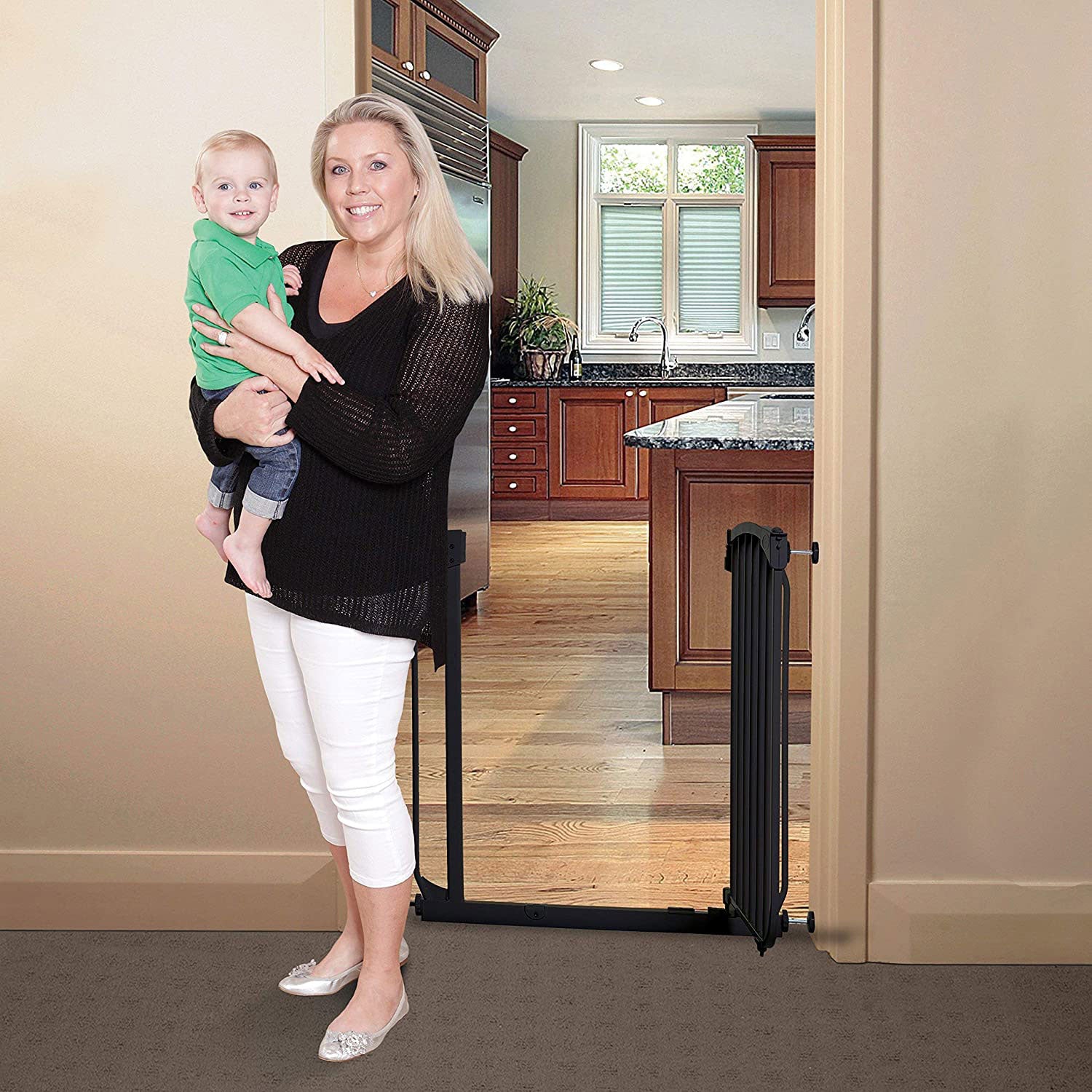 Dreambaby L778B Chelsea 28 to 39 Inch Auto-Close Baby Pet Safety Gate, Black