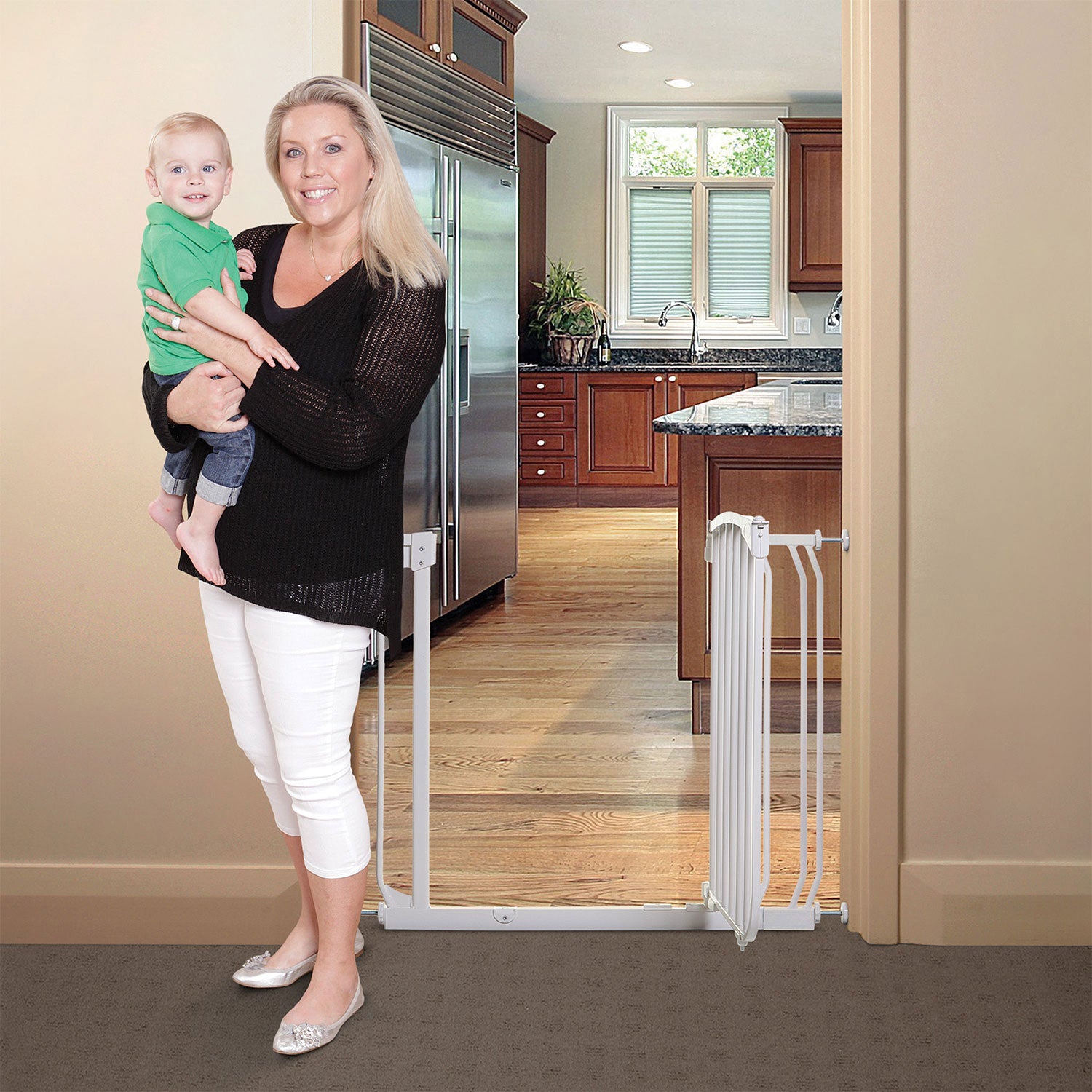 Dreambaby L778W Chelsea 28 to 39 Inch Auto-Close Baby Pet Safety Gate, White