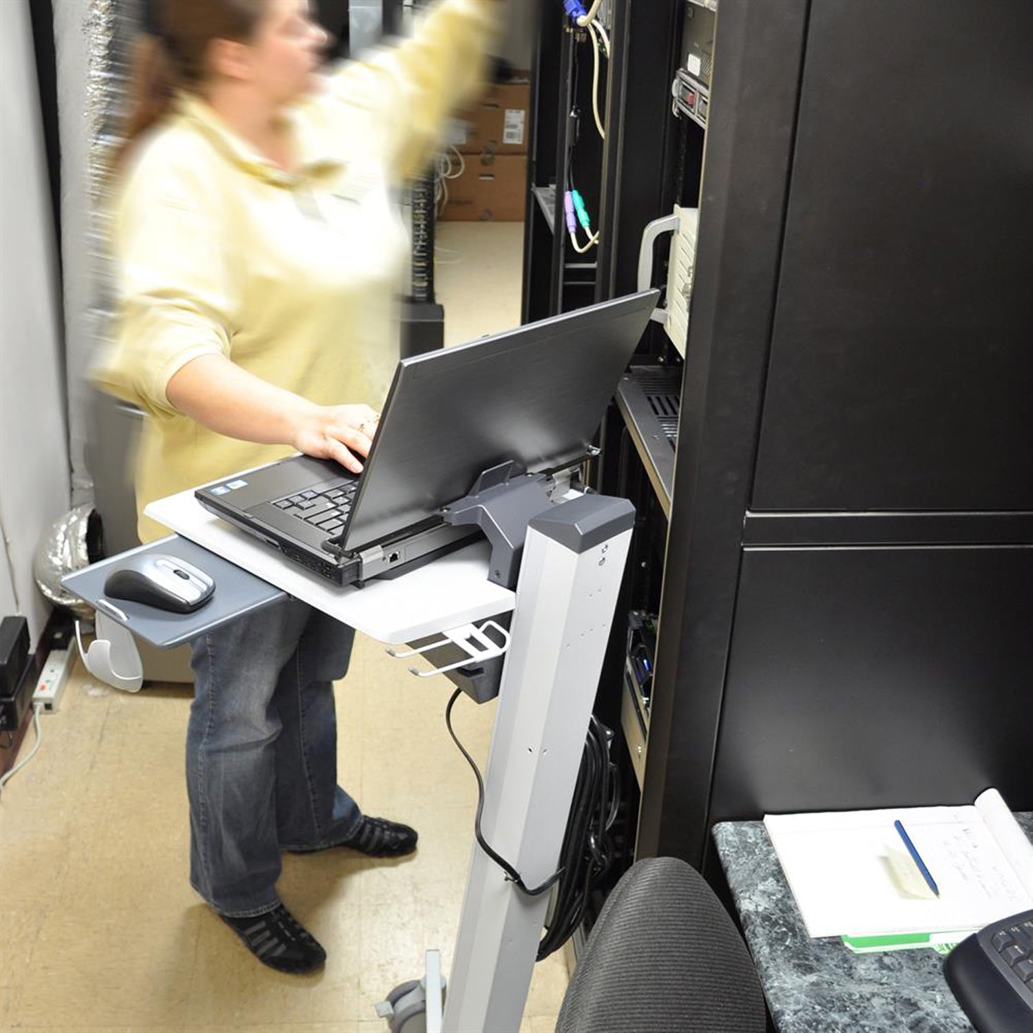 Ergotron Neo-Flex Adjustable Laptop Desk Cart for Mobile Computing (Open Box) - VMInnovations