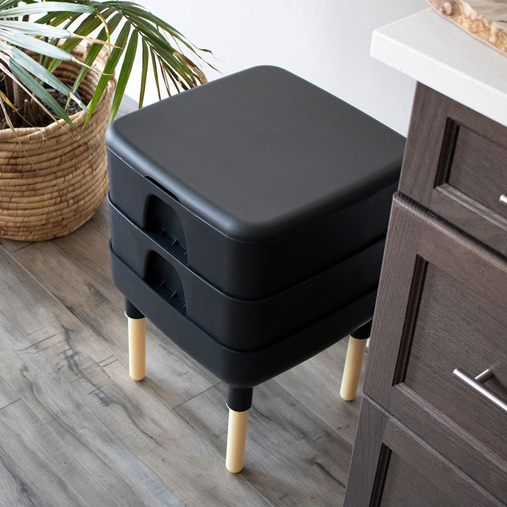 6 Gallon Worm Composter Bin w/ Garden Trays, Black (Open Box) - VMInnovations