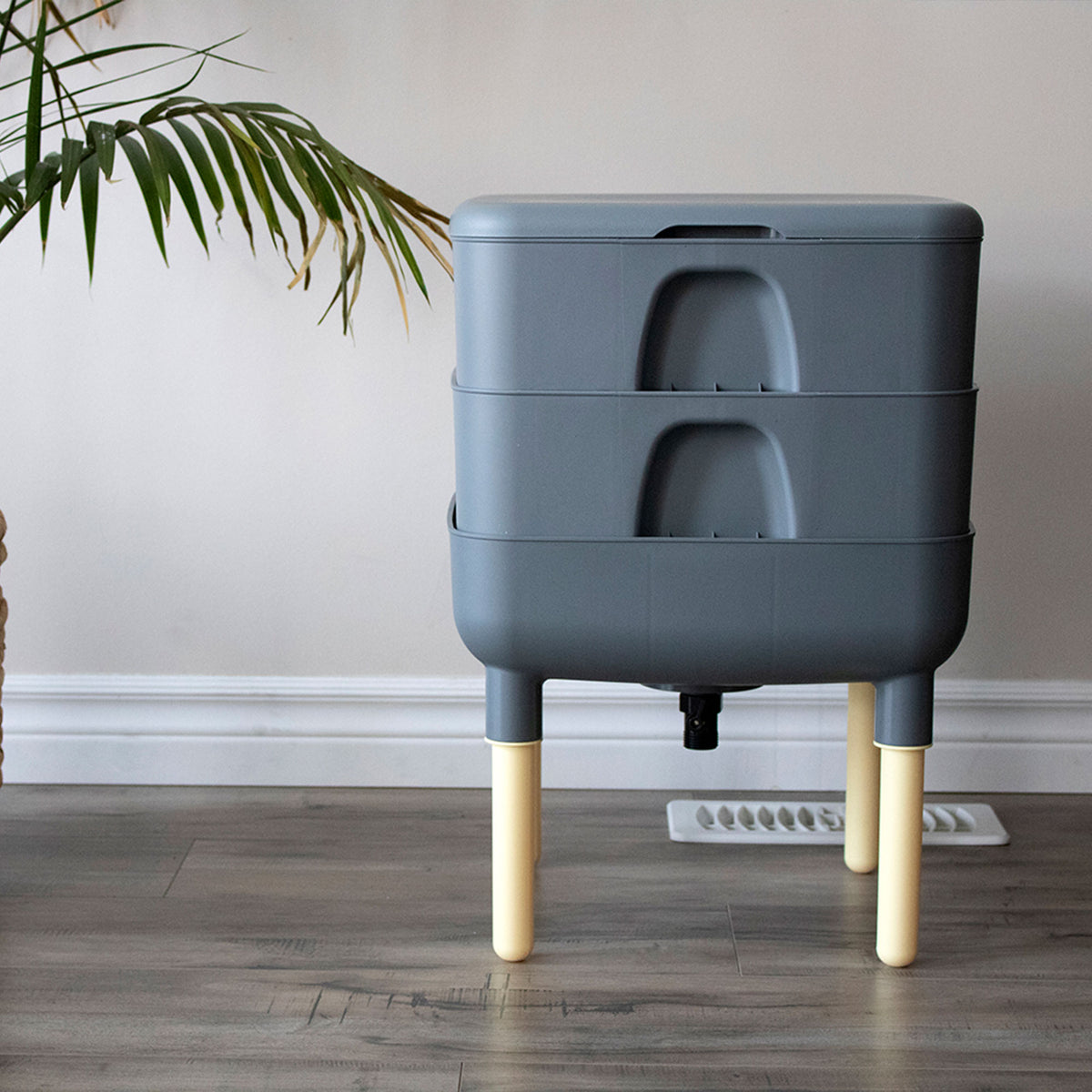 FCMP Outdoor Essential Living 6 Gallon Worm Composter Bin w/ Garden Trays, Gray (Refurbished)
