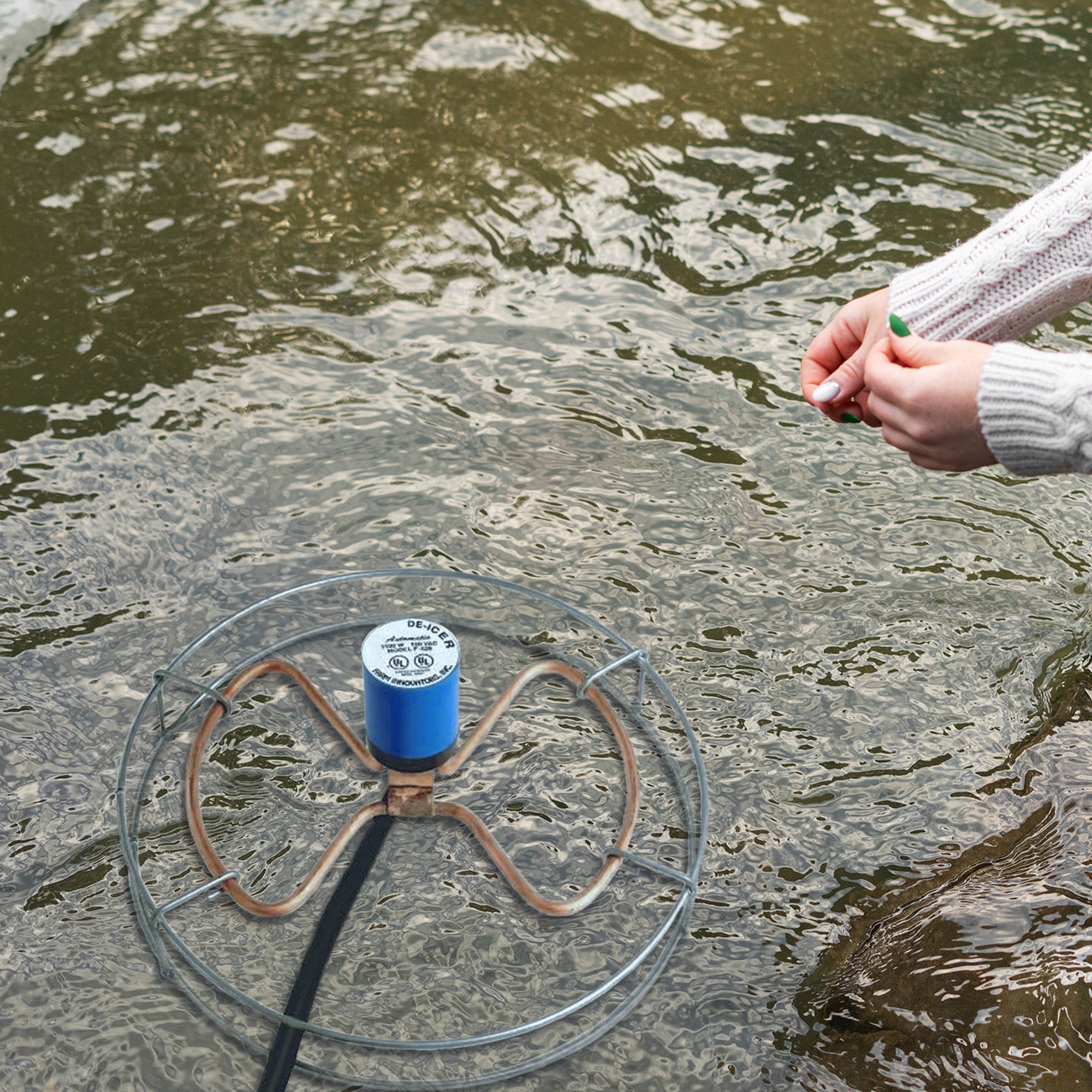 Farm Innovators P-429 Submergible 1500W All Pond De-Icer Heater with Cage (Used) - VMInnovations