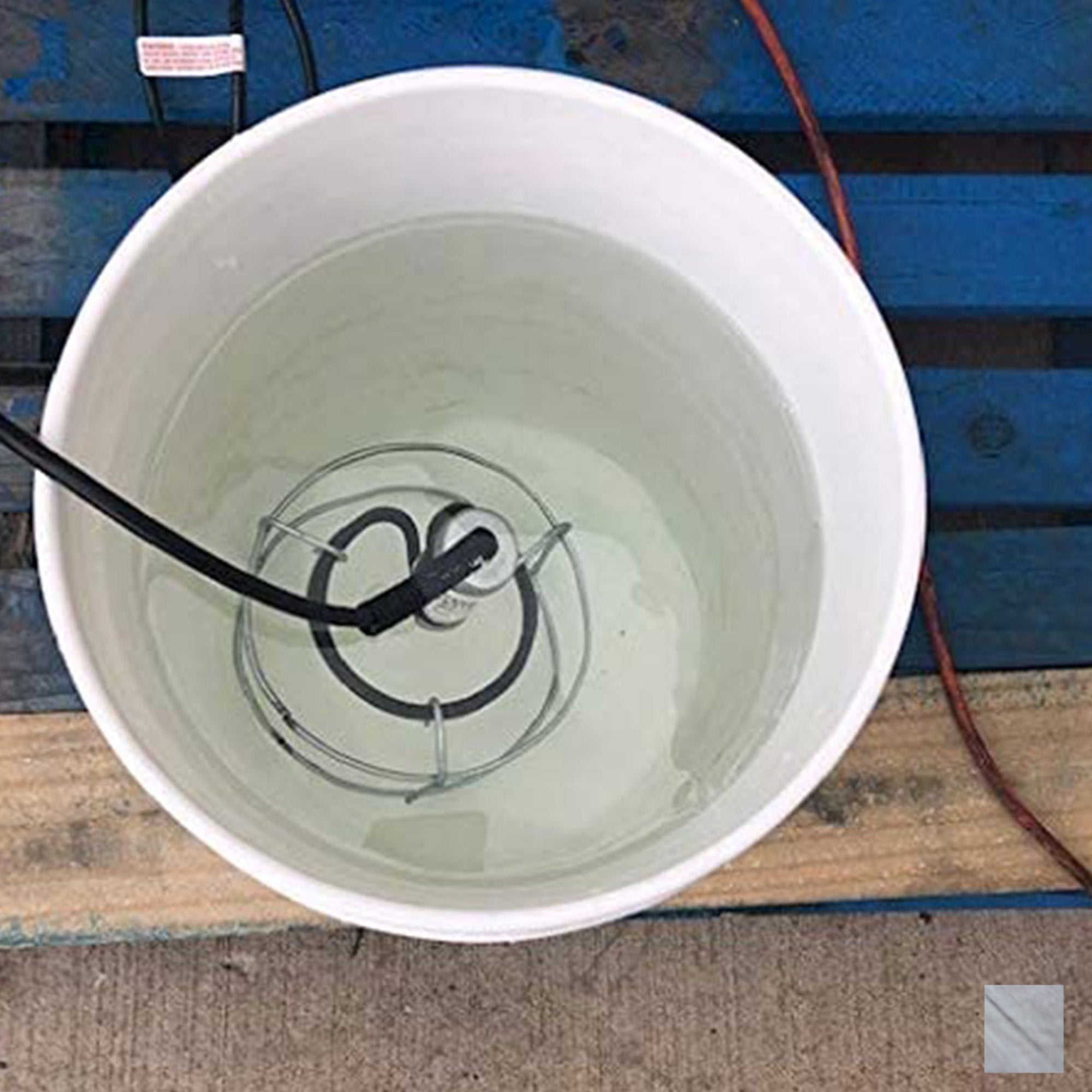 Farm Innovators Submergible Bucket Heater w/Attached Guard, 1000 Watt (Open Box) - VMInnovations