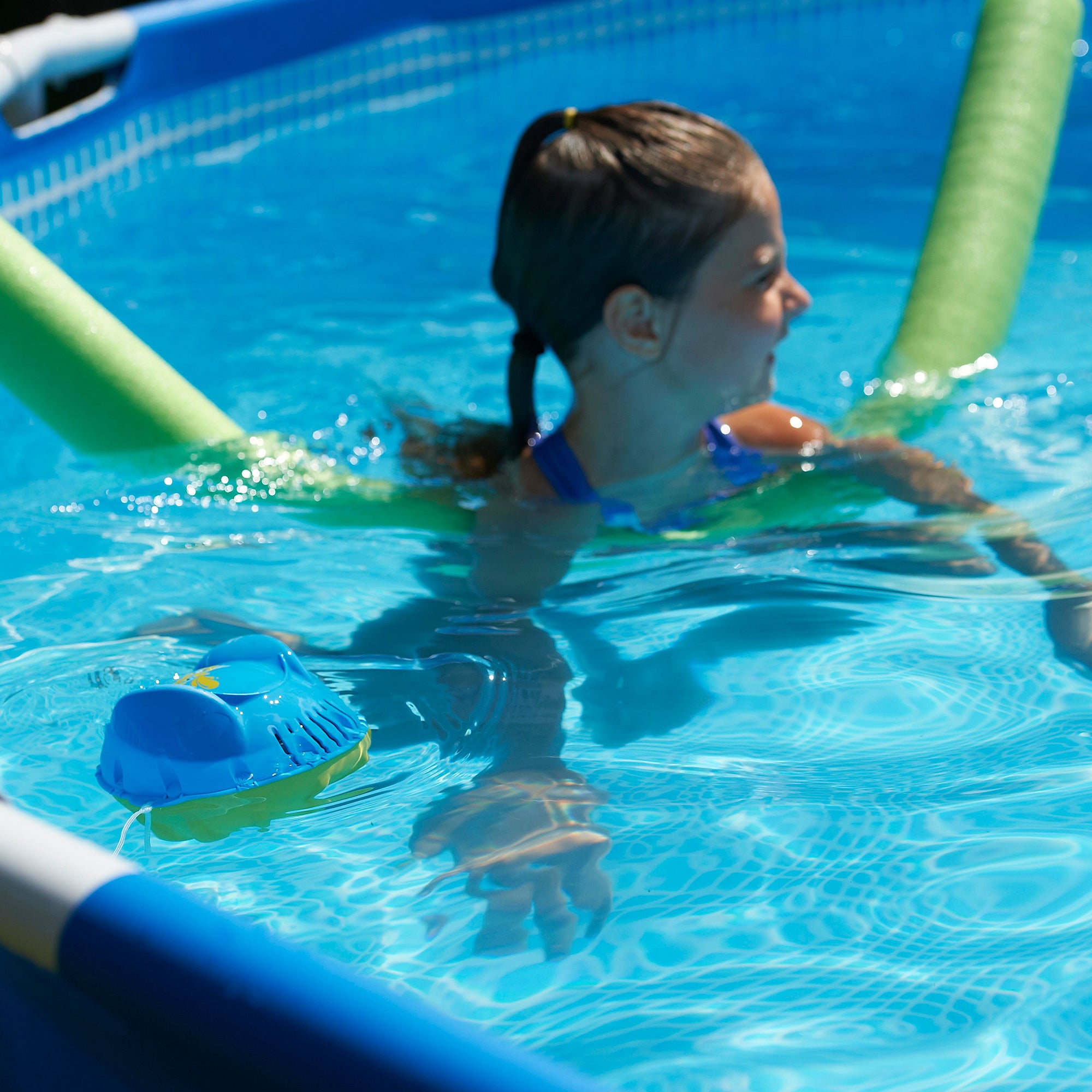 Hey! Cool Pool Float Cleaning Swimming Pool with Bestway Steel Pro Round Frame