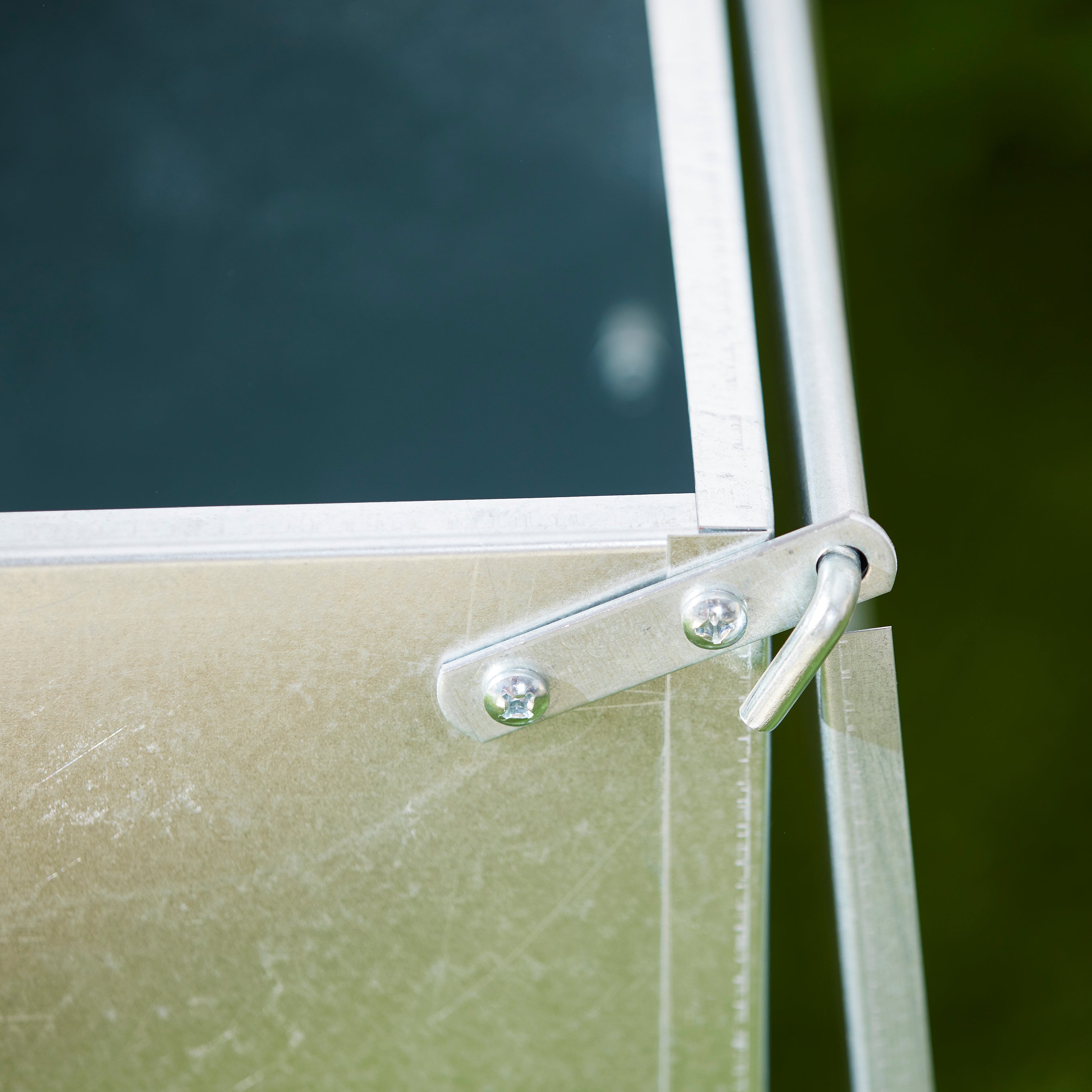Brower Single Door Feeder for Supplemental Feeding, 1.5 Bushels/50 Lb (Open Box) - VMInnovations