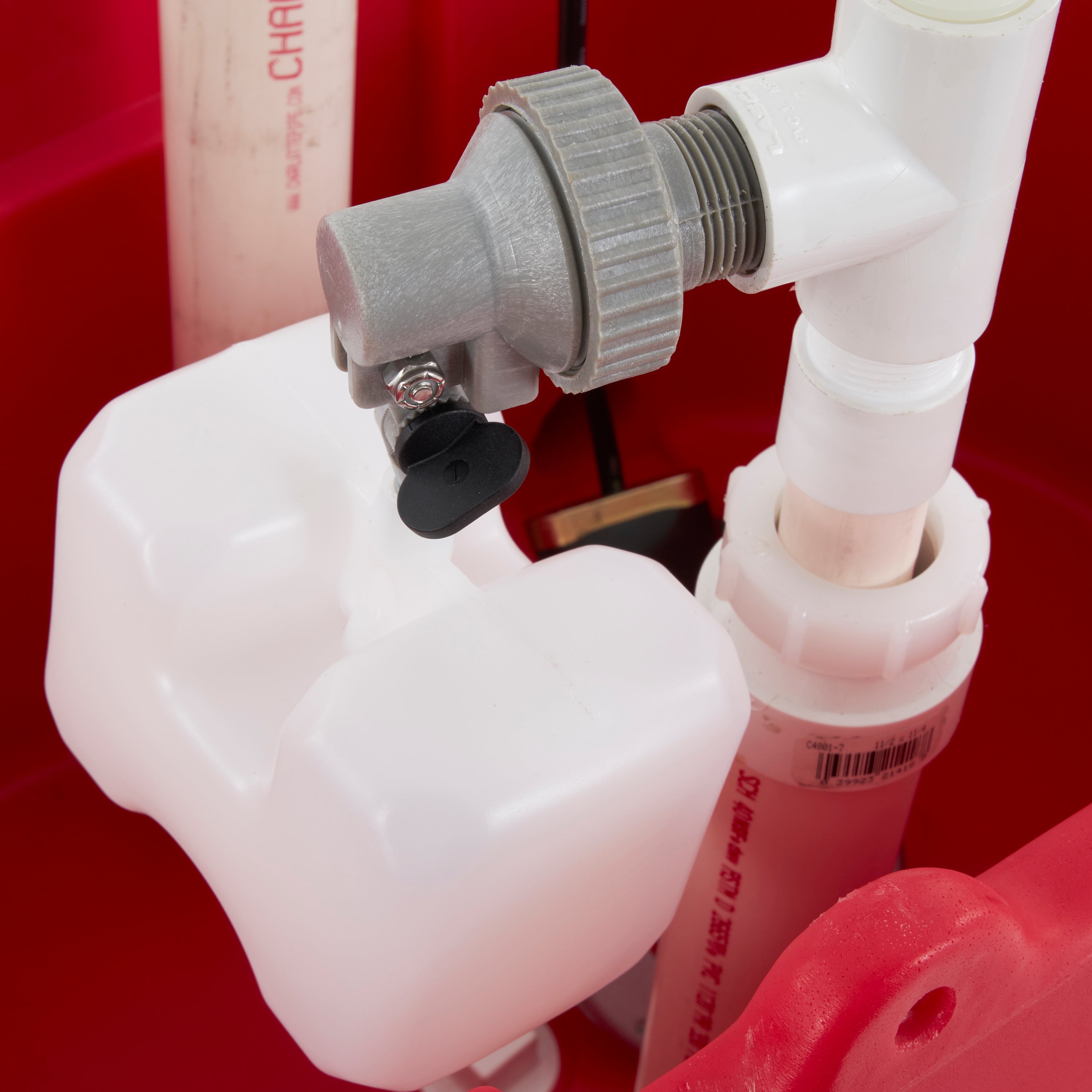 Brower MPO17E 250W Poly Plastic 17 Gallon Heated Outdoor Livestock Waterer, Red - VMInnovations