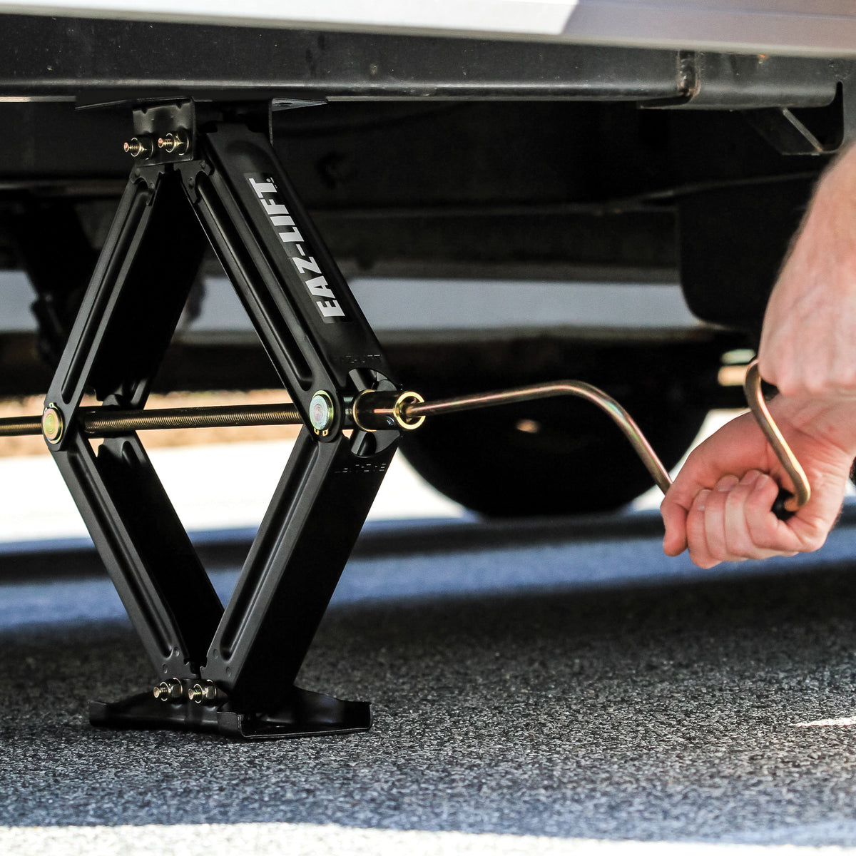 Eaz-Lift 24 Inch Stabilizing Scissor Jack for Campers and Trailers, Set of 2