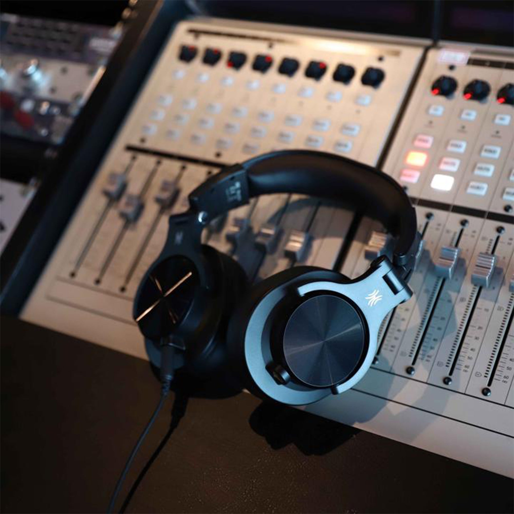 OneOdio Over Ear Bluetooth Wired & Wireless Studio Headphones, Silver (Open Box) - VMInnovations