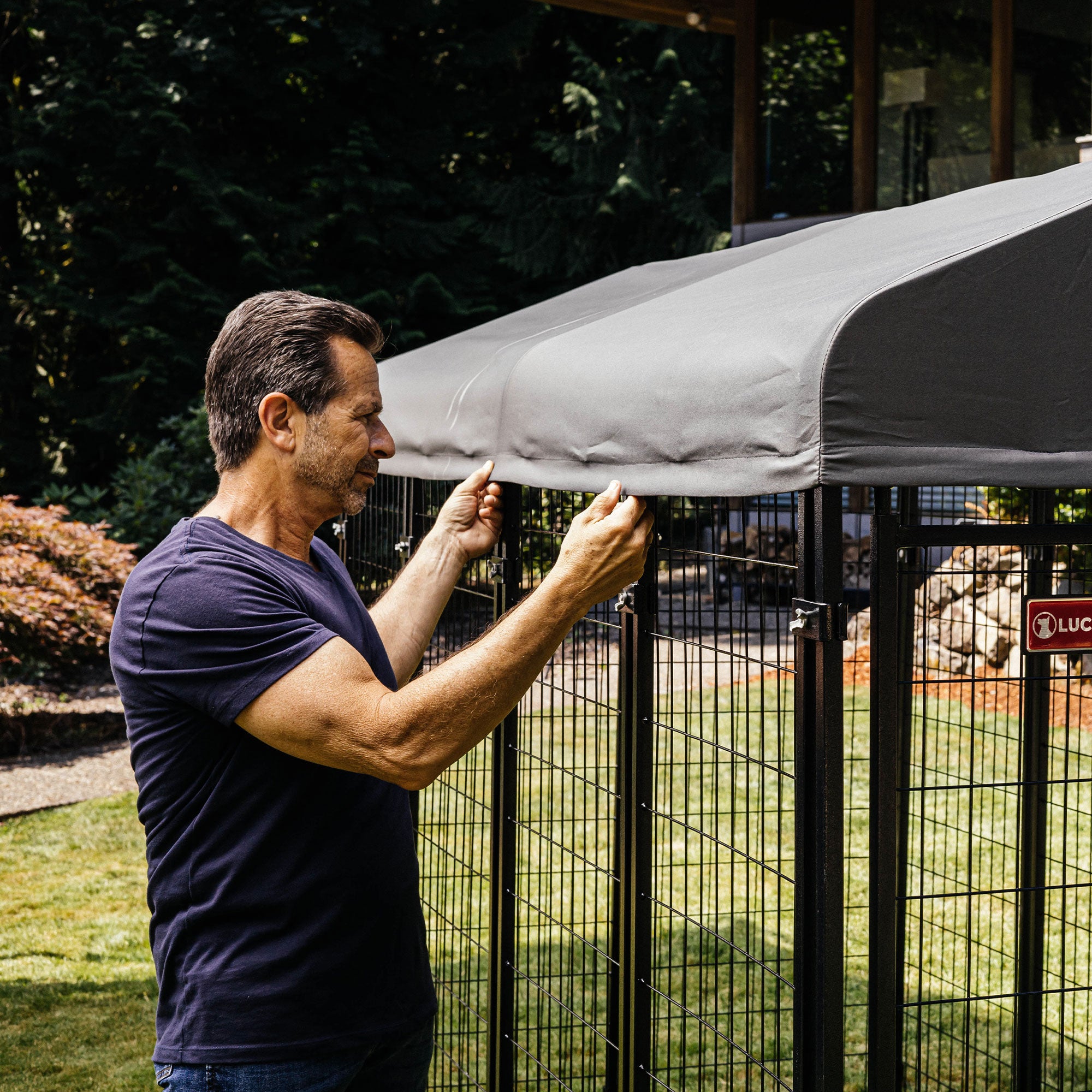 Lucky Dog Series Studio Jr. 4 x 4 x 4.3ft Roofed Steel Dog Kennel (For Parts) - VMInnovations