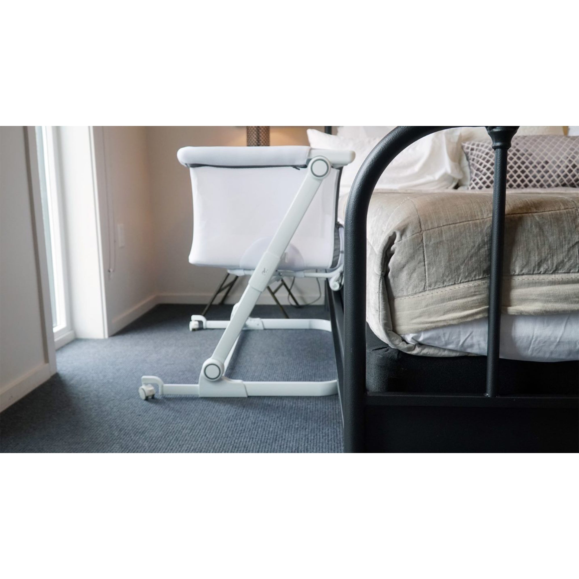 Venice Child Sunset Dreaming Portable Lockable Bedside Bassinet Crib, White