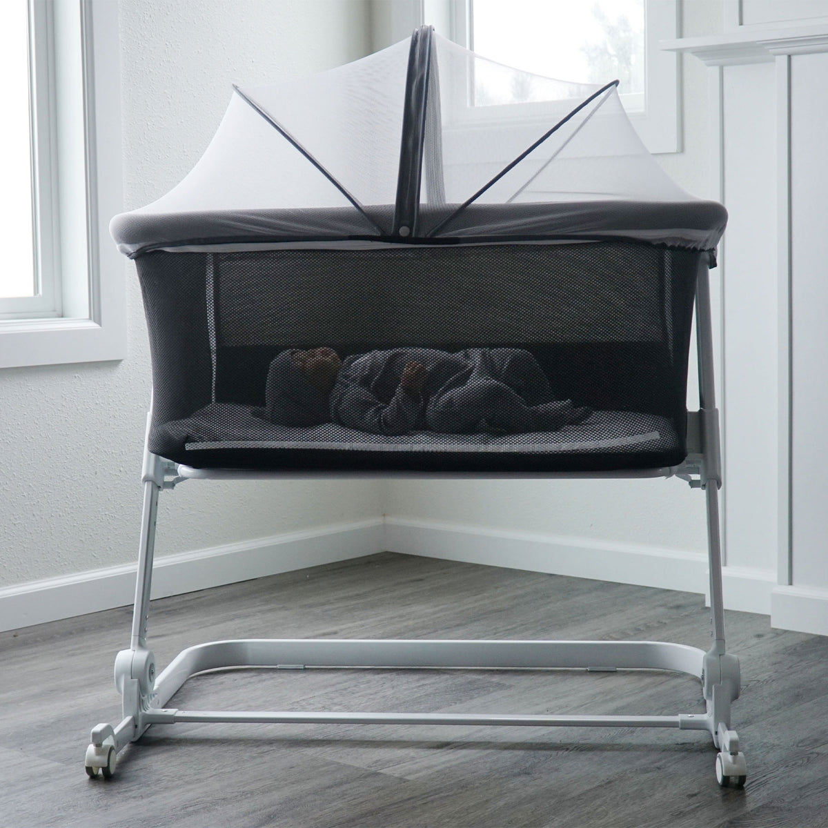 Venice Child Sunset Dreaming Portable Bedside Co Sleeper Bassinet Crib, Gray - VMInnovations
