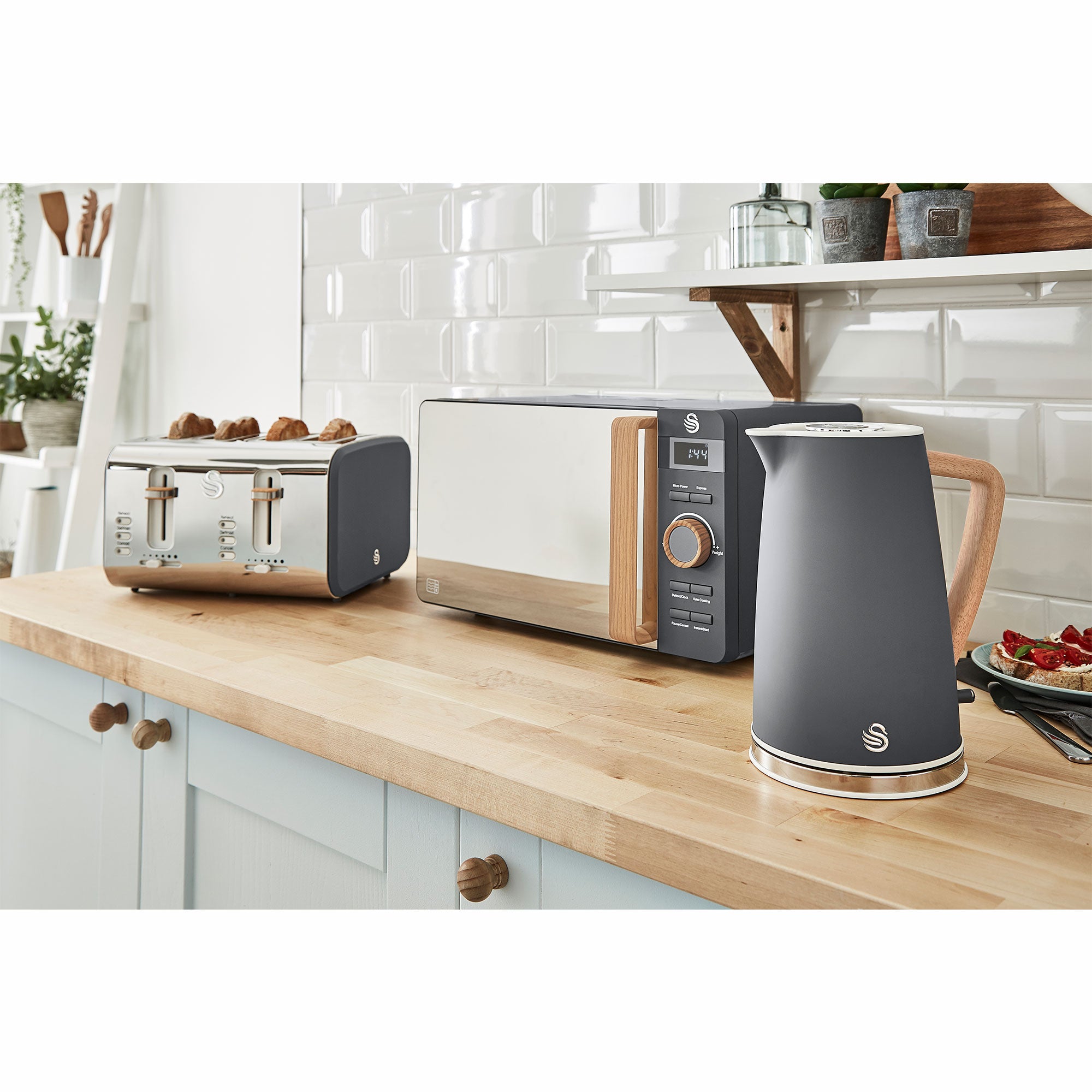 Swan 1.7L Stainless Steel Nordic Style Cordless Rapid Boil Kettle (Open Box) - VMInnovations