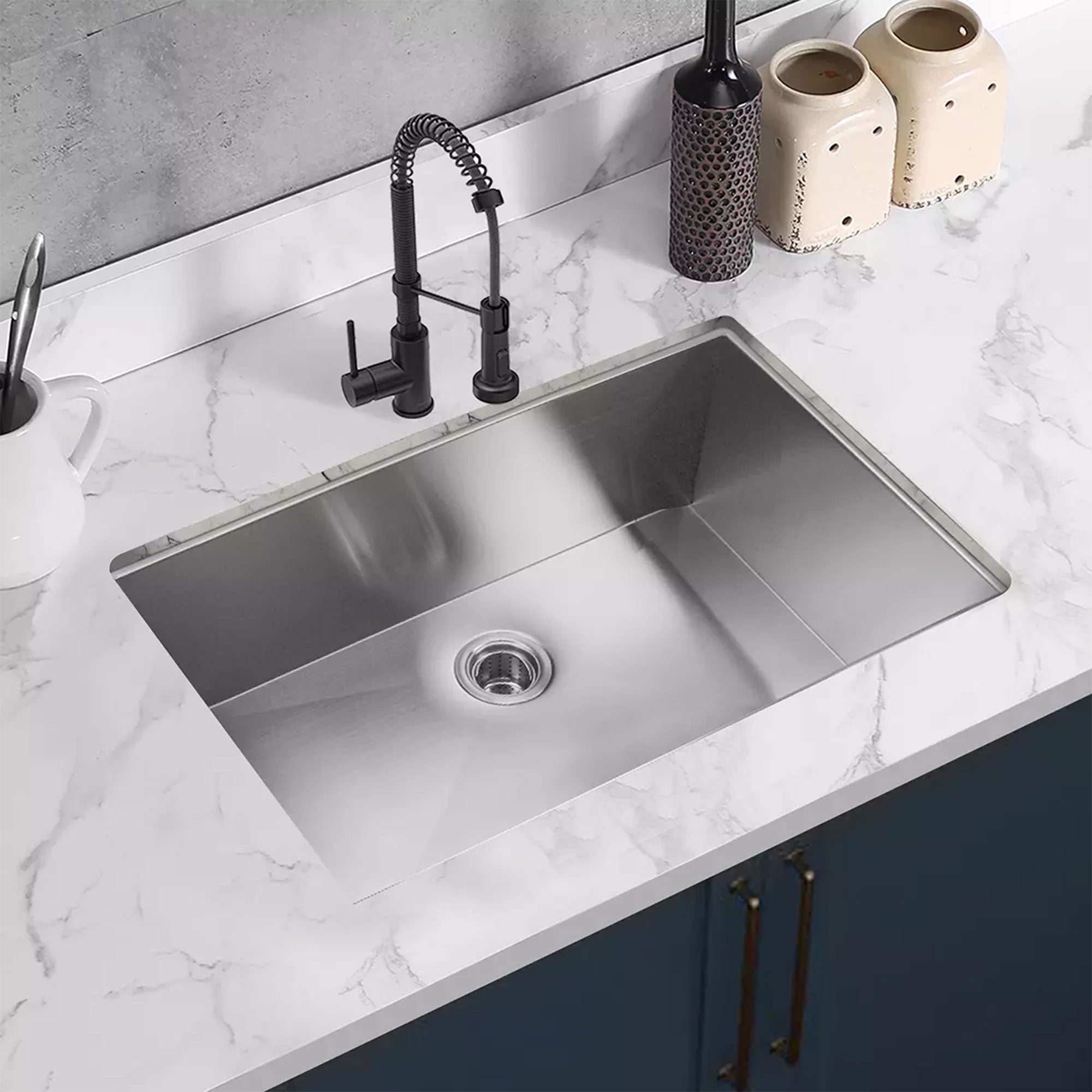 Alwen 32 by 19 Inch Undermount Brushed Stainless Steel Single Bowl Kitchen Sink