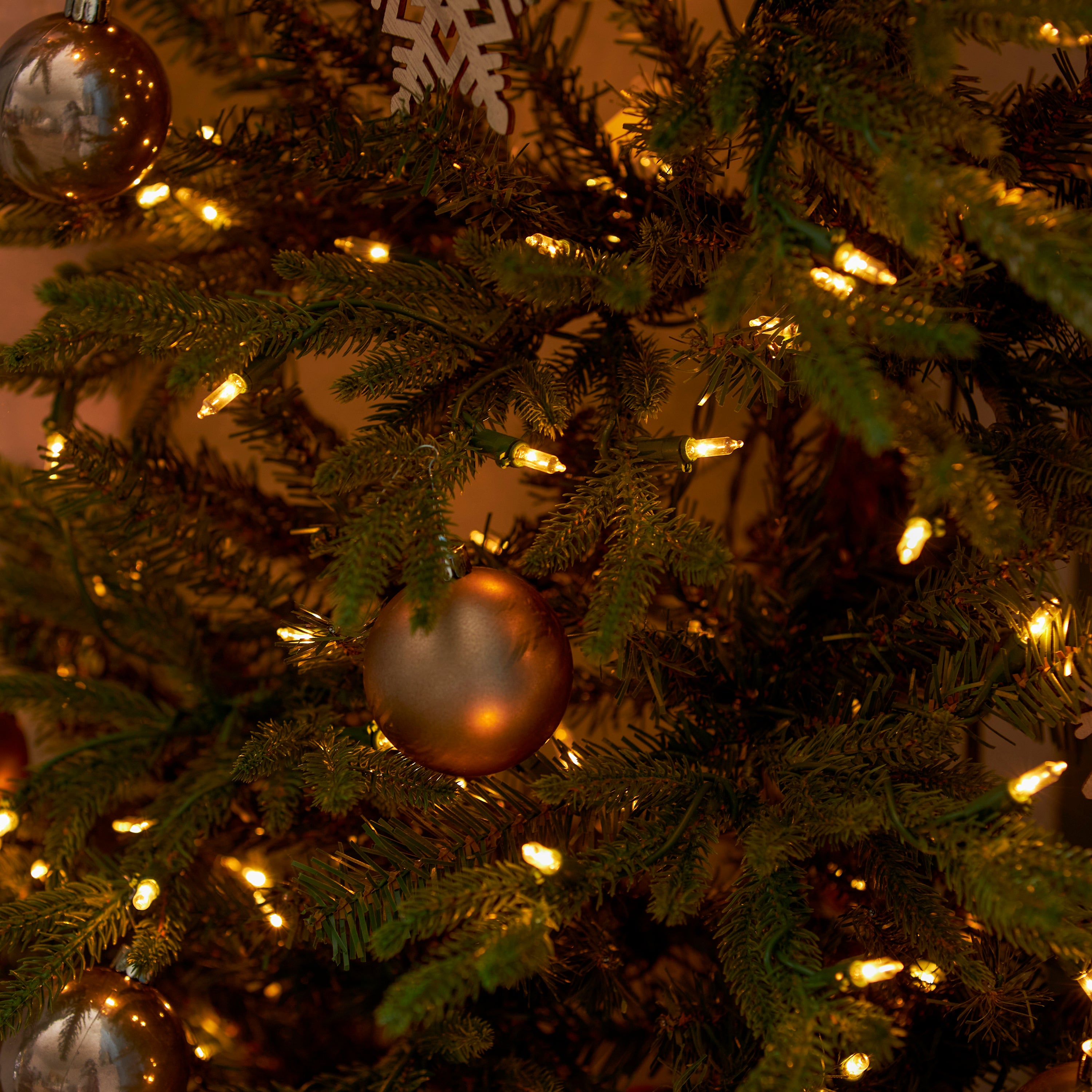 National Tree Company Montgomery 6 Ft Prelit Corner Tree Clear Lights (Open Box) - VMInnovations