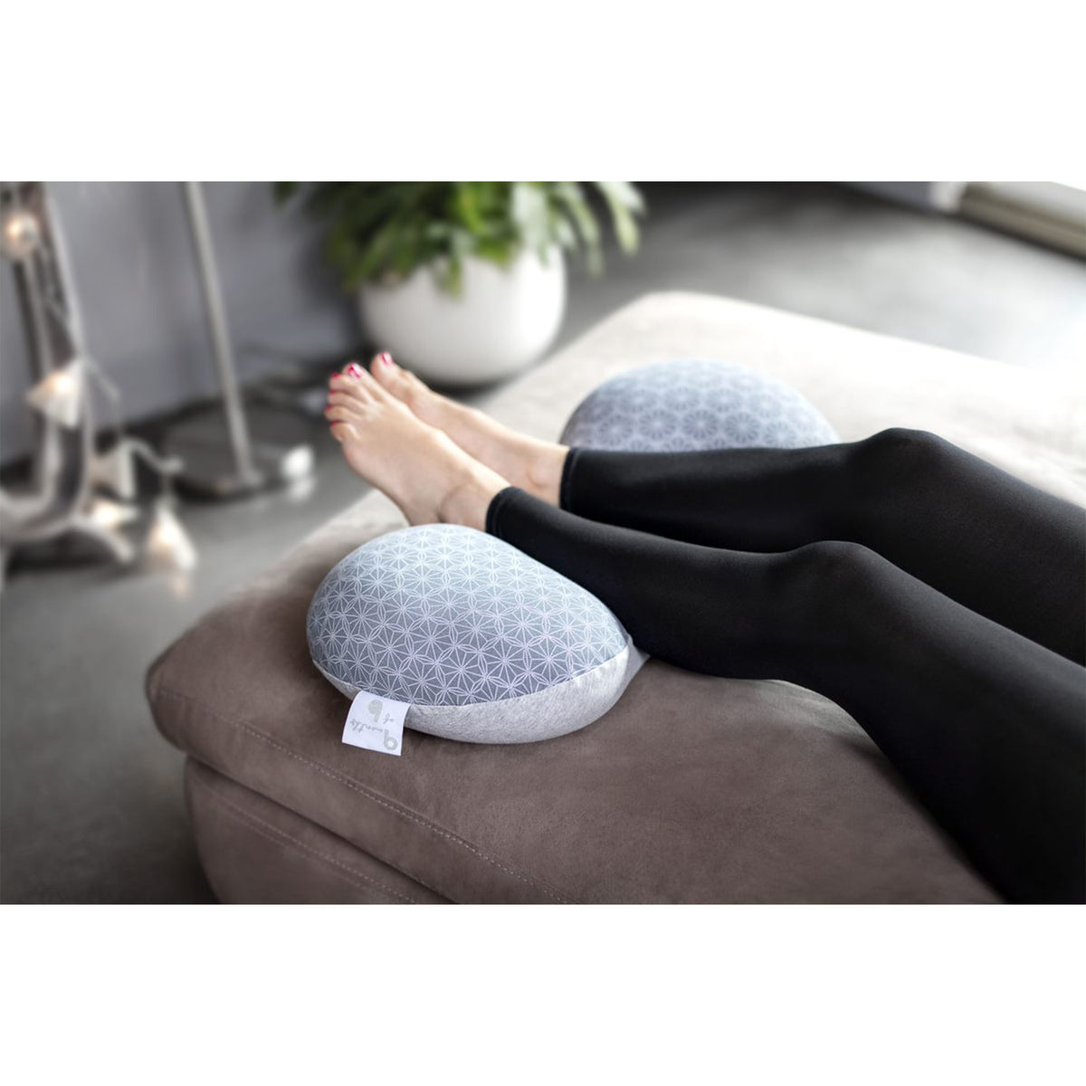 Babymoov Mom and Baby Sleep Aid Leg Support Nursing Pillow, Grey Polka Dots - VMInnovations