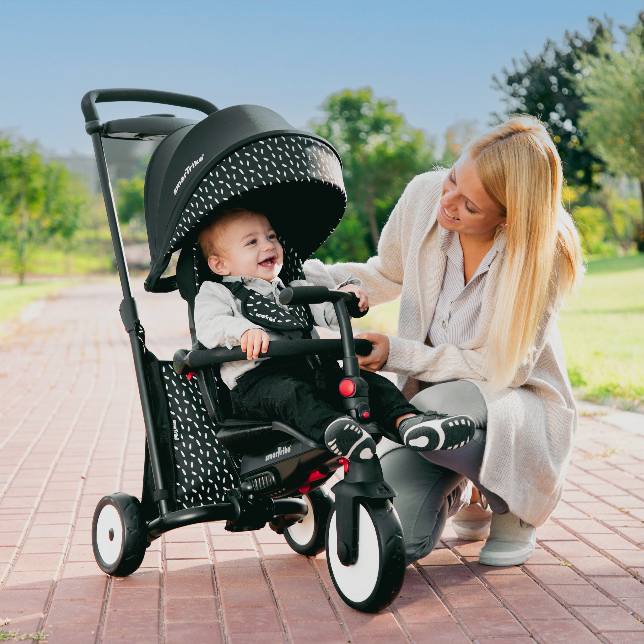 smarTrike 6 in 1 Stroller Tricycle, 1 Handed Steering, Black & White(Used) - VMInnovations