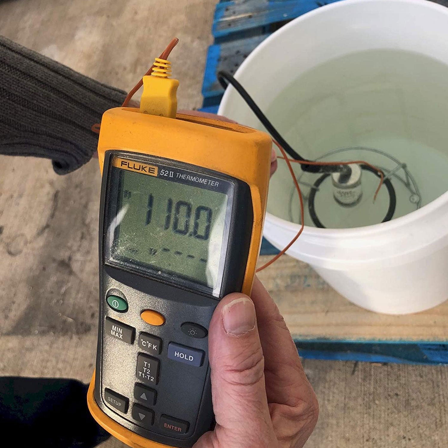 Farm Innovators Submergible Bucket Heater with Attached Guard, 1000W (Open Box) - VMInnovations