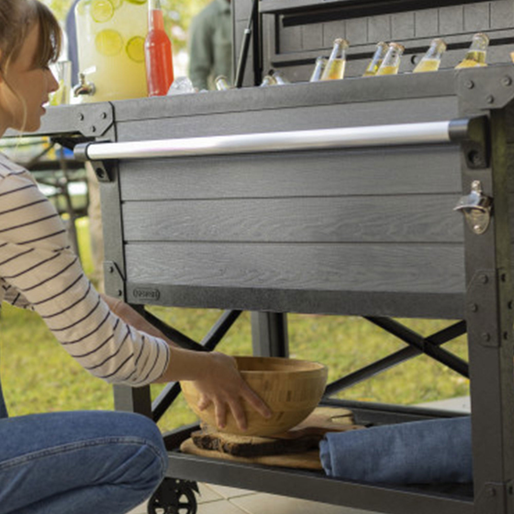 Keter Outdoor Patio Cooling Chest, 89.8 Qt Beverage Bar Cart w/ Wheels, Graphite