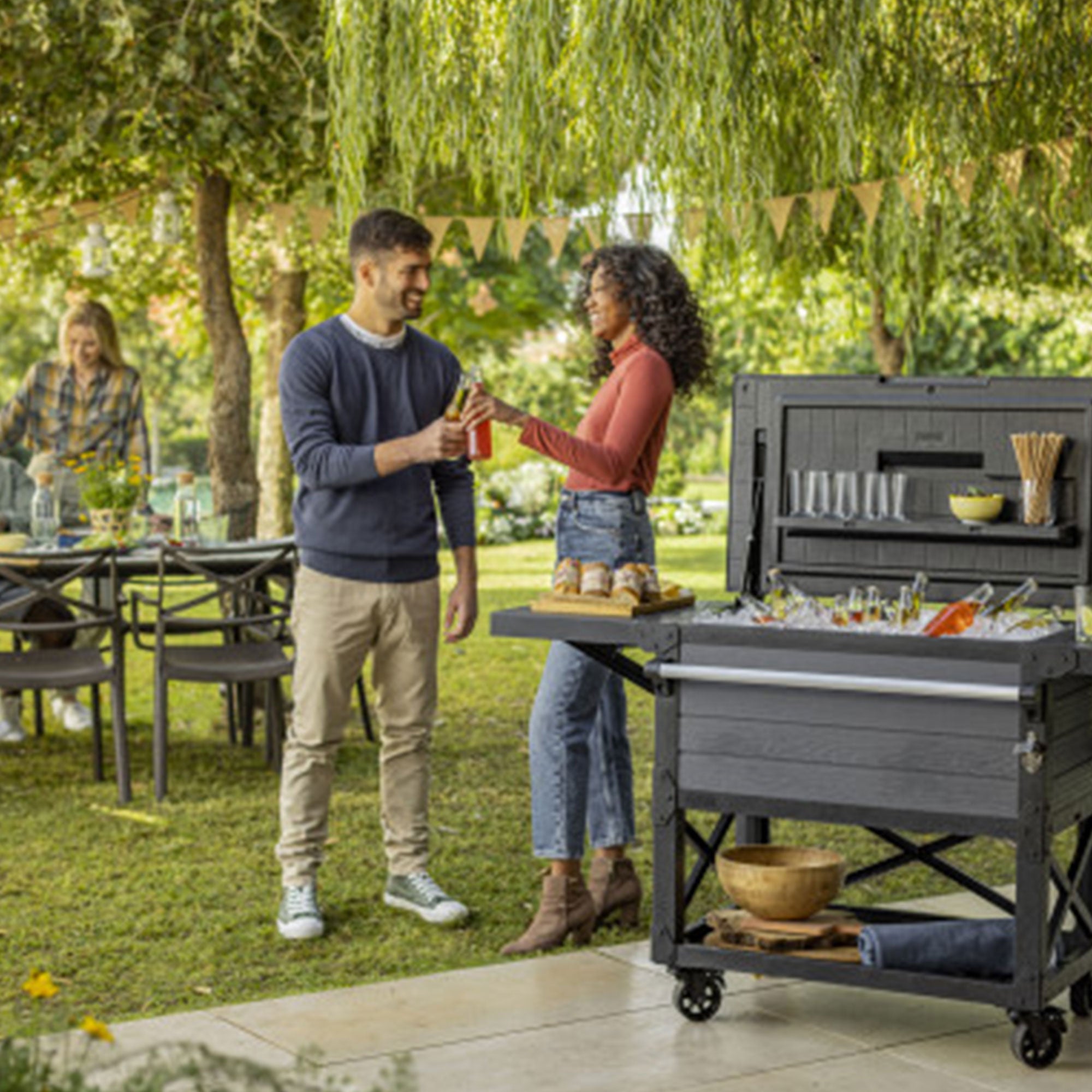 Keter Outdoor Patio Cooling Chest, 89.8 Qt Beverage Bar Cart w/ Wheels, Graphite
