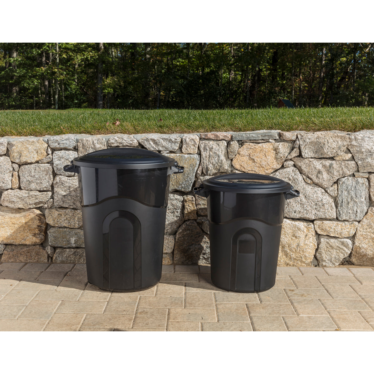 United Solutions 20 Gal Waste Container w/ Click Lock Lid, Black (2 Pack) (Used)