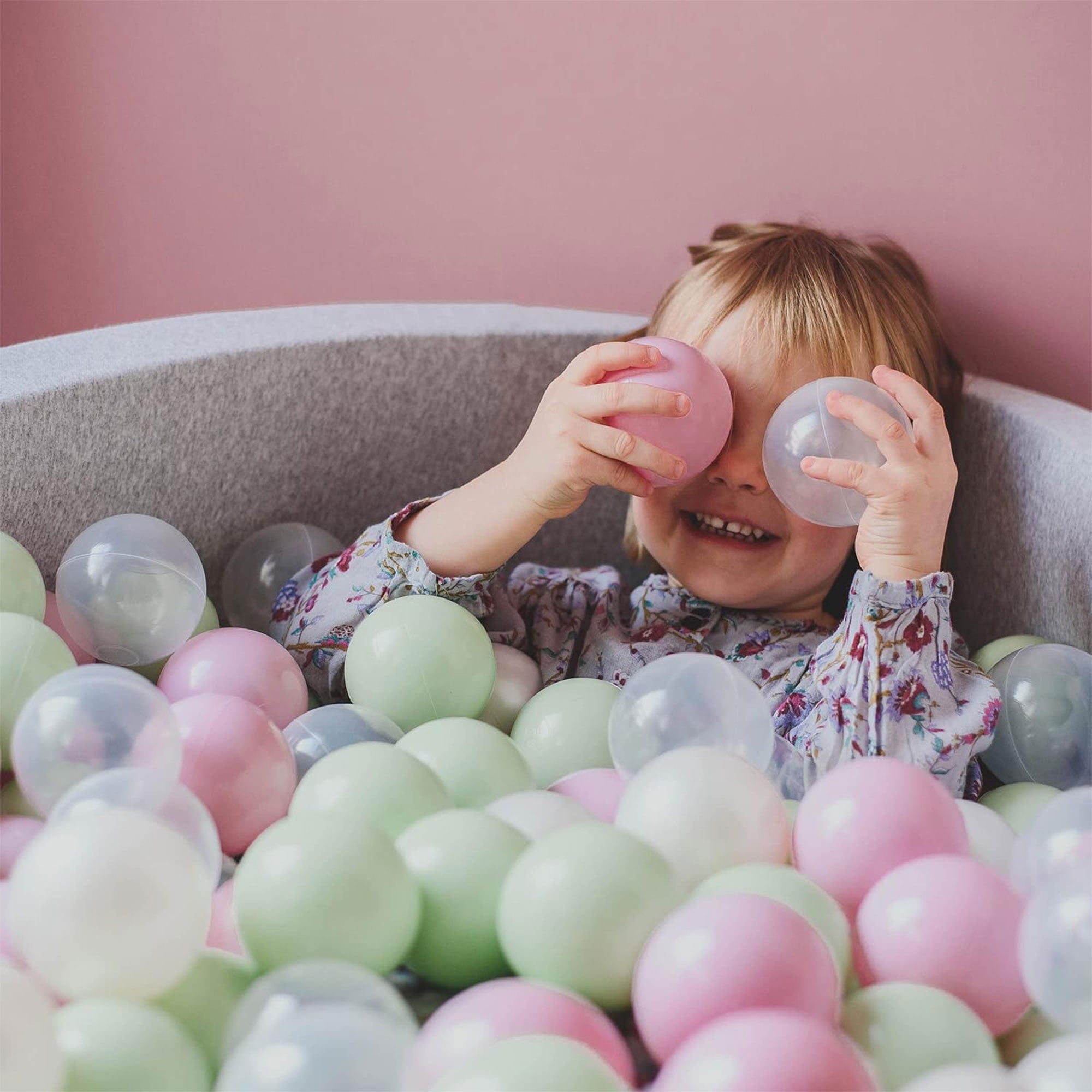 MeowBaby Round 35 x 11.5 Inch Foam Ball Pit w/ 200 Balls, Pastel Pink/Gray(Used) - VMInnovations