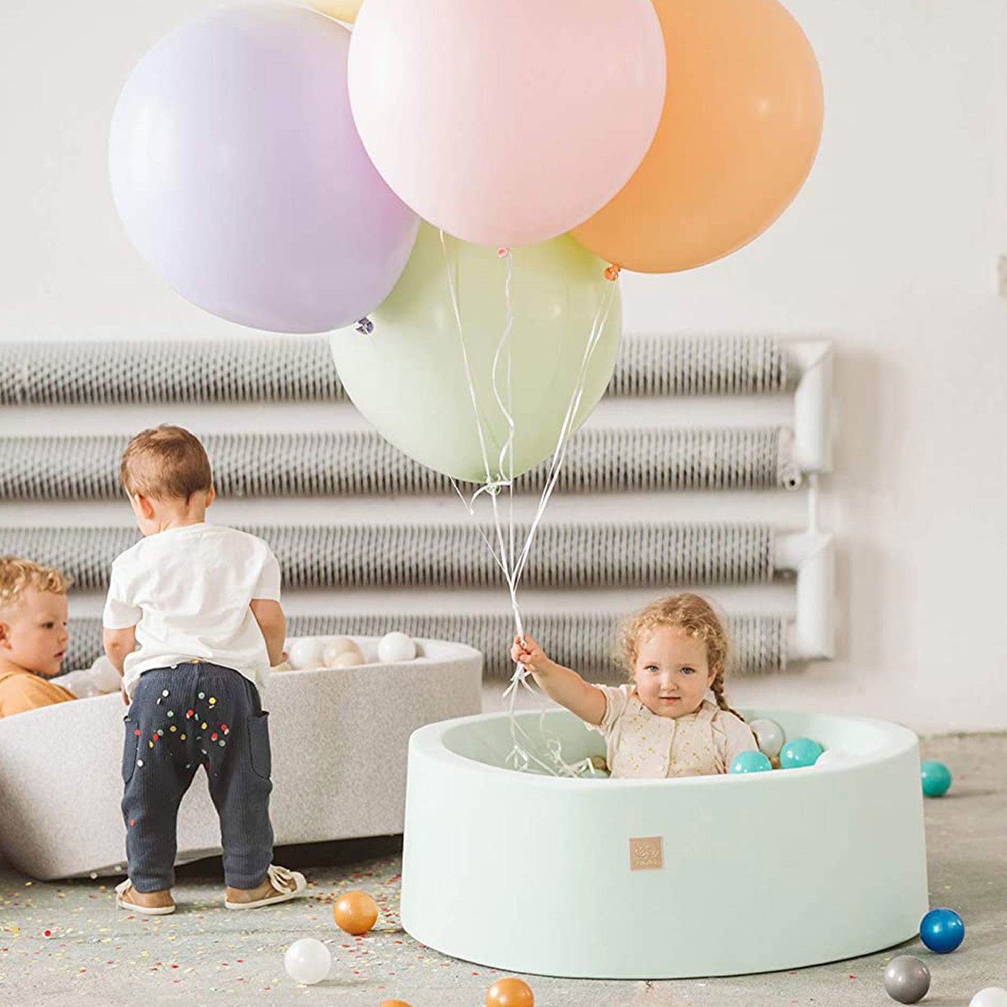 MeowBaby Round 35 x 11.5 Inch Foam Ball Pit w/ 200 Balls, Pastel Pink/Gray(Used) - VMInnovations