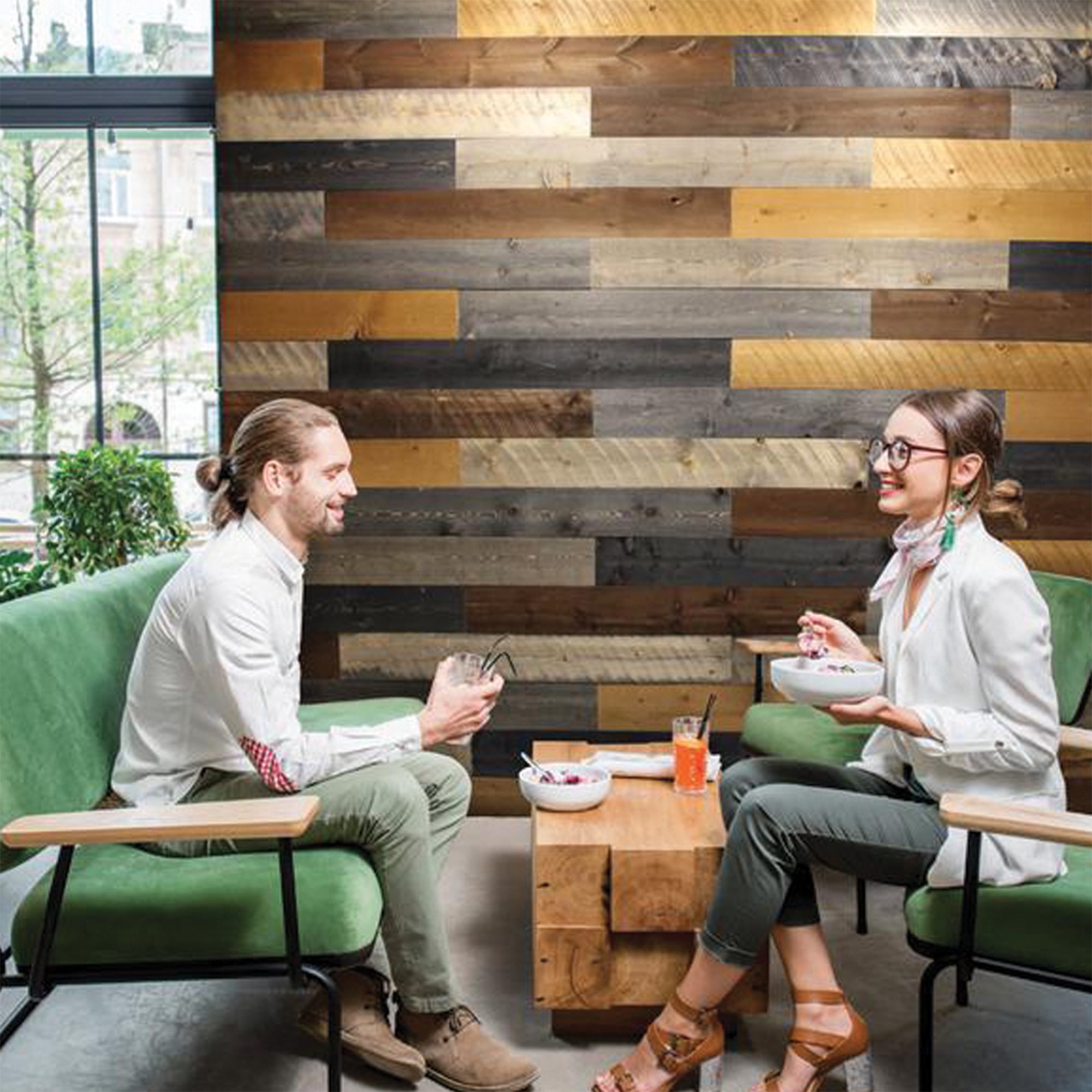 25 Sqft Rustic Reclaimed Barn Wood Wall In A Box Planks, Mixed Tones (Used) - VMInnovations
