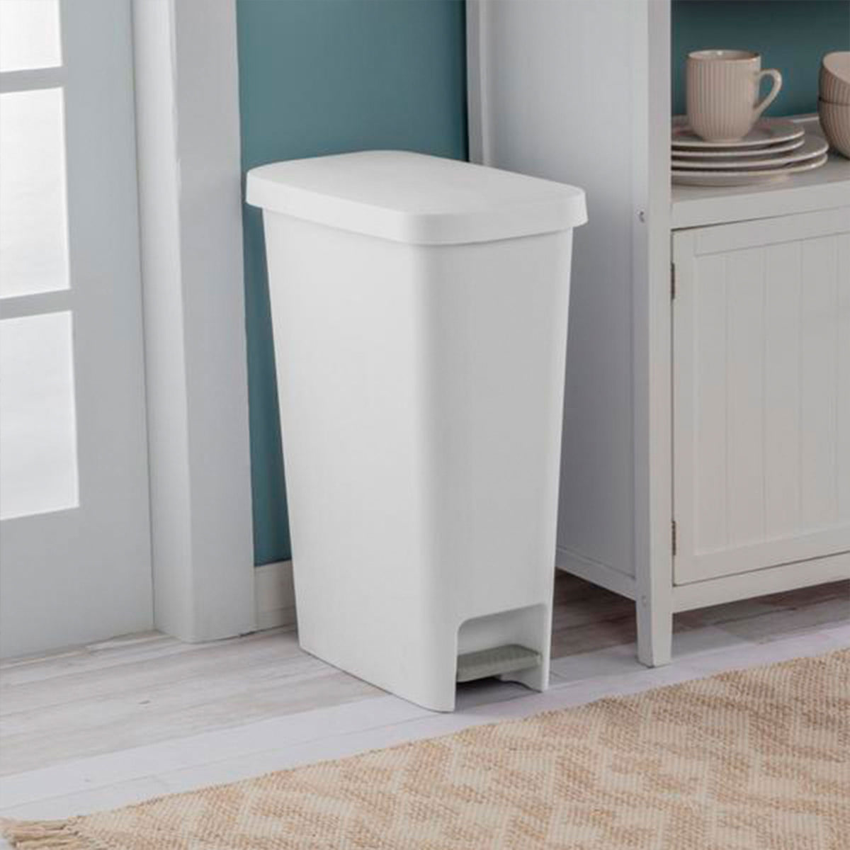 Sterilite 11 Gal. Slim Handsfree Portable Wastebasket Trash Can, White (16 Pack)